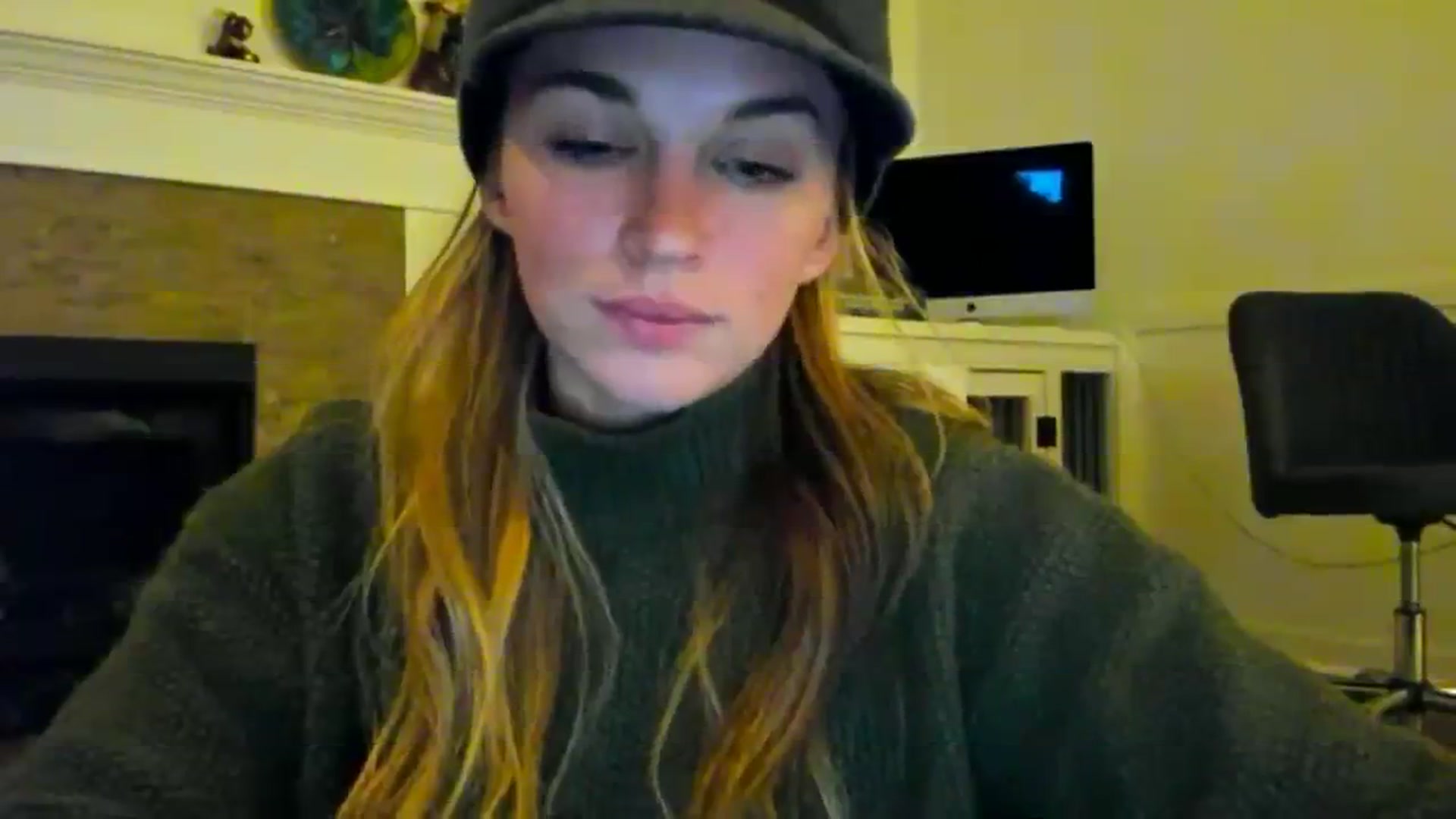 Gallery image thumbnail from adrey_'s myfreecams stream on, 12/04/2023, 04:34 image 6 of 20