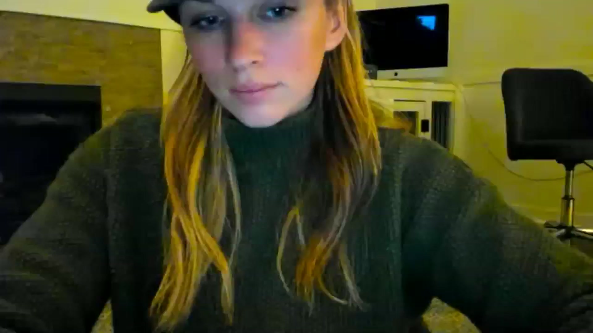 Gallery image thumbnail from adrey_'s myfreecams stream on, 12/04/2023, 04:34 image 1 of 20
