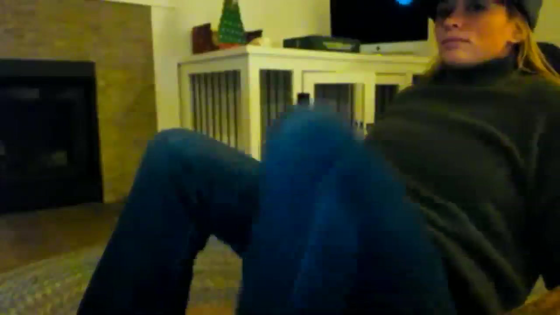 Gallery image thumbnail from adrey_'s myfreecams stream on, 12/04/2023, 04:34 image 14 of 20