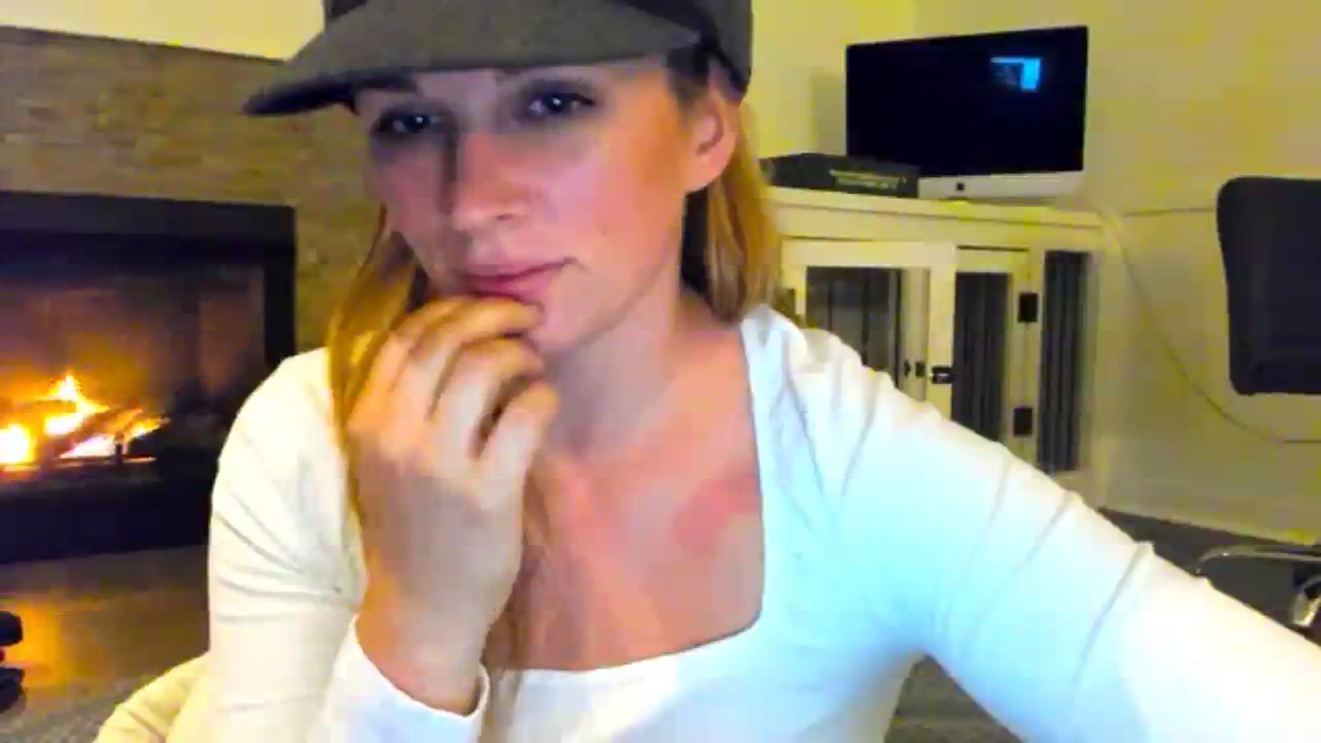 Gallery image thumbnail from adrey_'s myfreecams stream on, 12/04/2023, 05:11 image 5 of 20