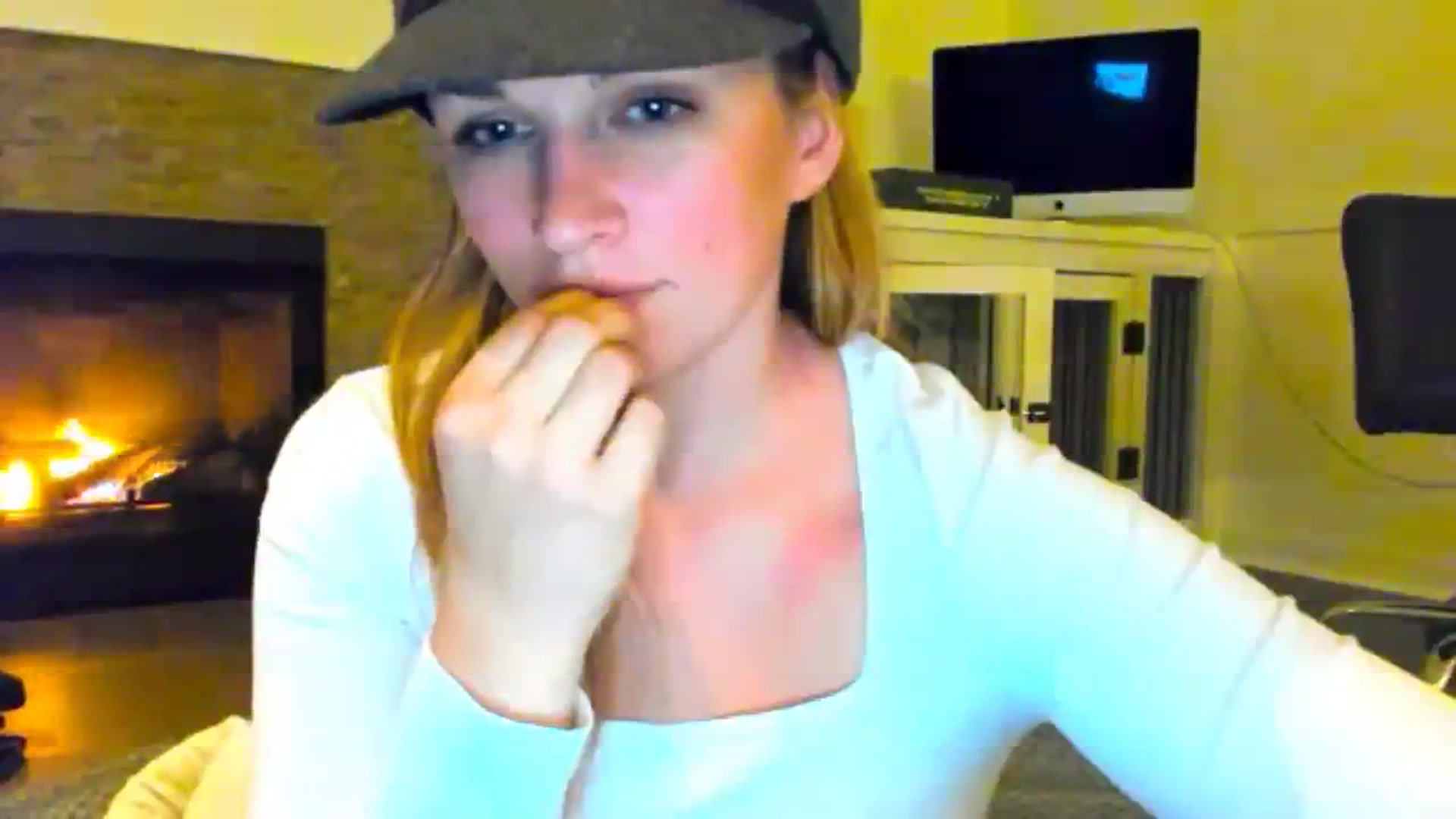 Gallery image thumbnail from adrey_'s myfreecams stream on, 12/04/2023, 05:11 image 2 of 20