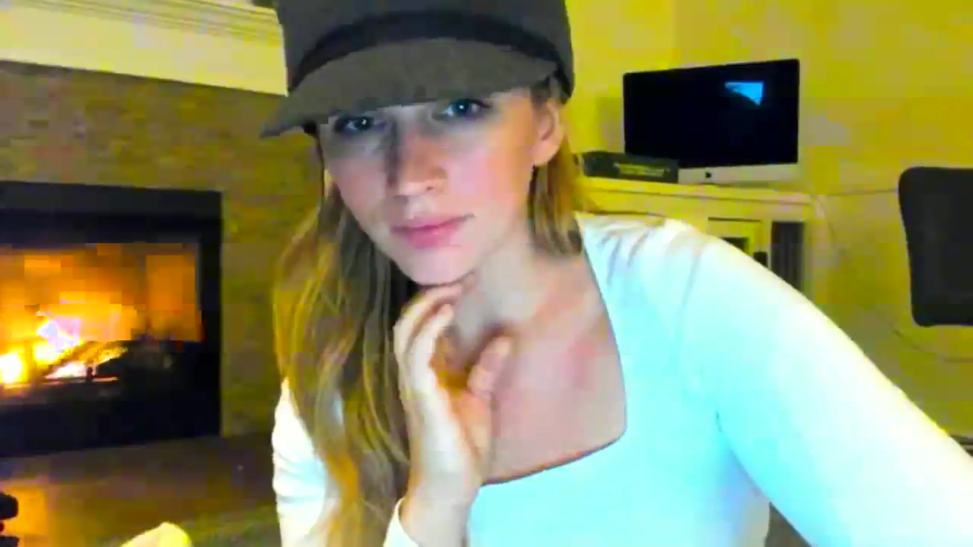 Gallery image thumbnail from adrey_'s myfreecams stream on, 12/04/2023, 05:11 image 14 of 20