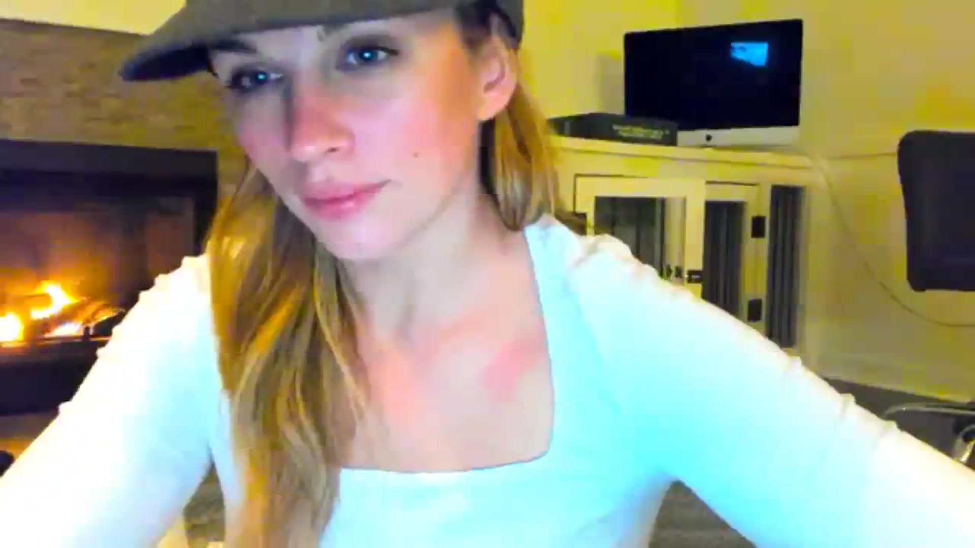 Gallery image thumbnail from adrey_'s myfreecams stream on, 12/04/2023, 05:11 image 7 of 20