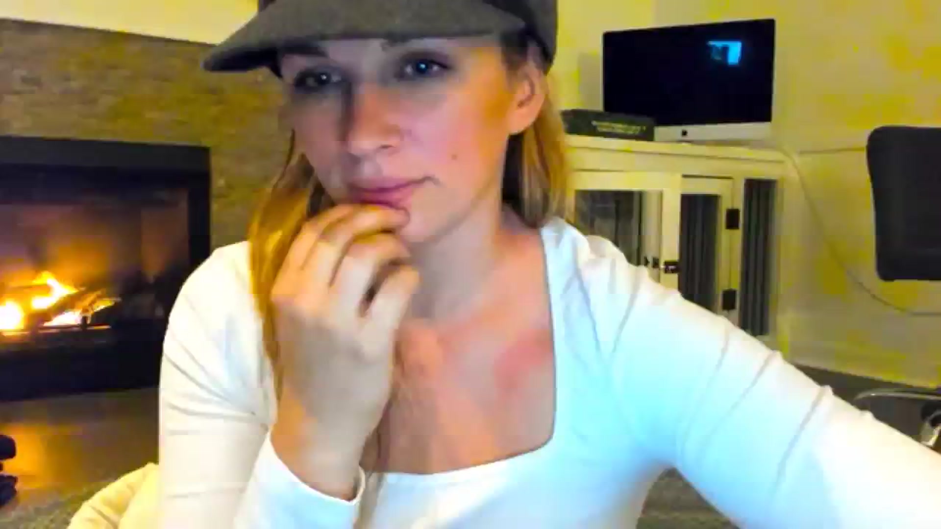 Gallery image thumbnail from adrey_'s myfreecams stream on, 12/04/2023, 05:11 image 4 of 20