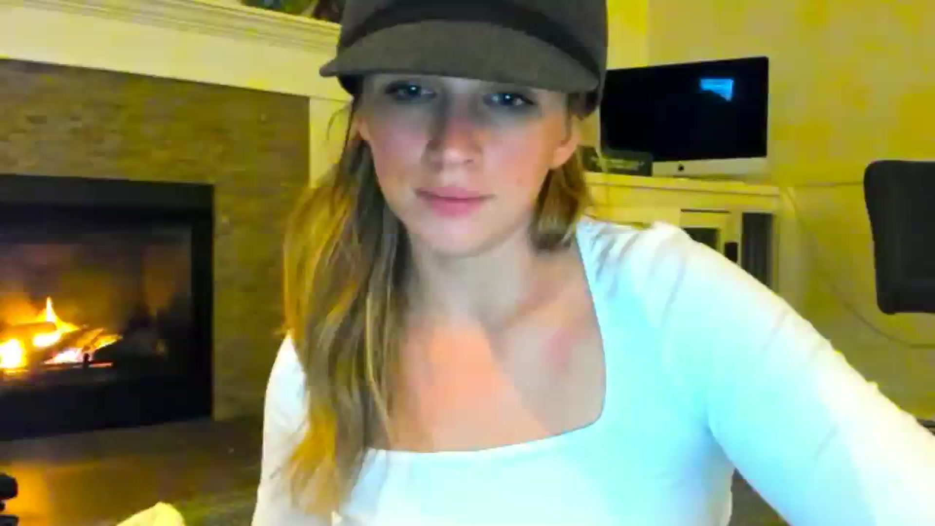 Gallery image thumbnail from adrey_'s myfreecams stream on, 12/04/2023, 05:11 image 15 of 20