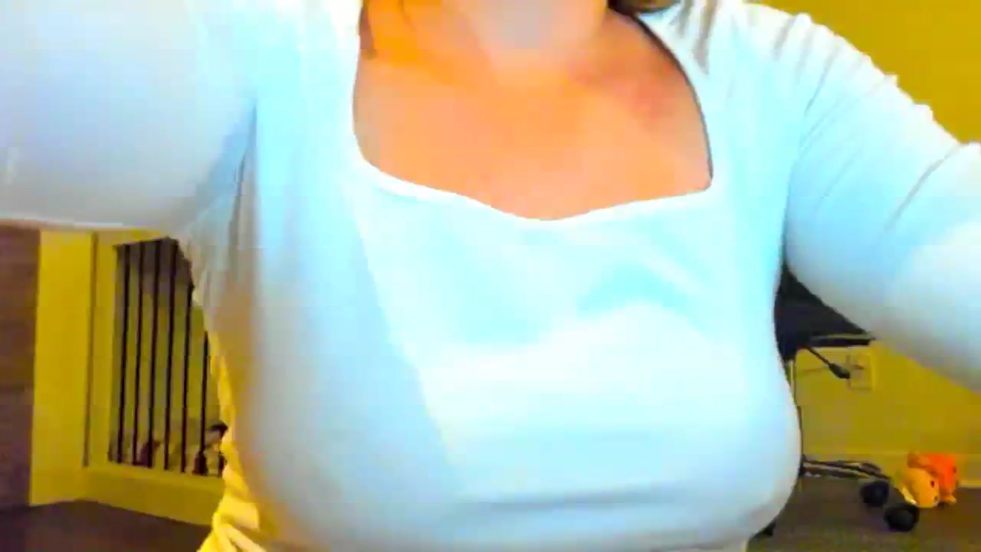 Gallery image thumbnail from adrey_'s myfreecams stream on, 12/04/2023, 05:11 image 11 of 20