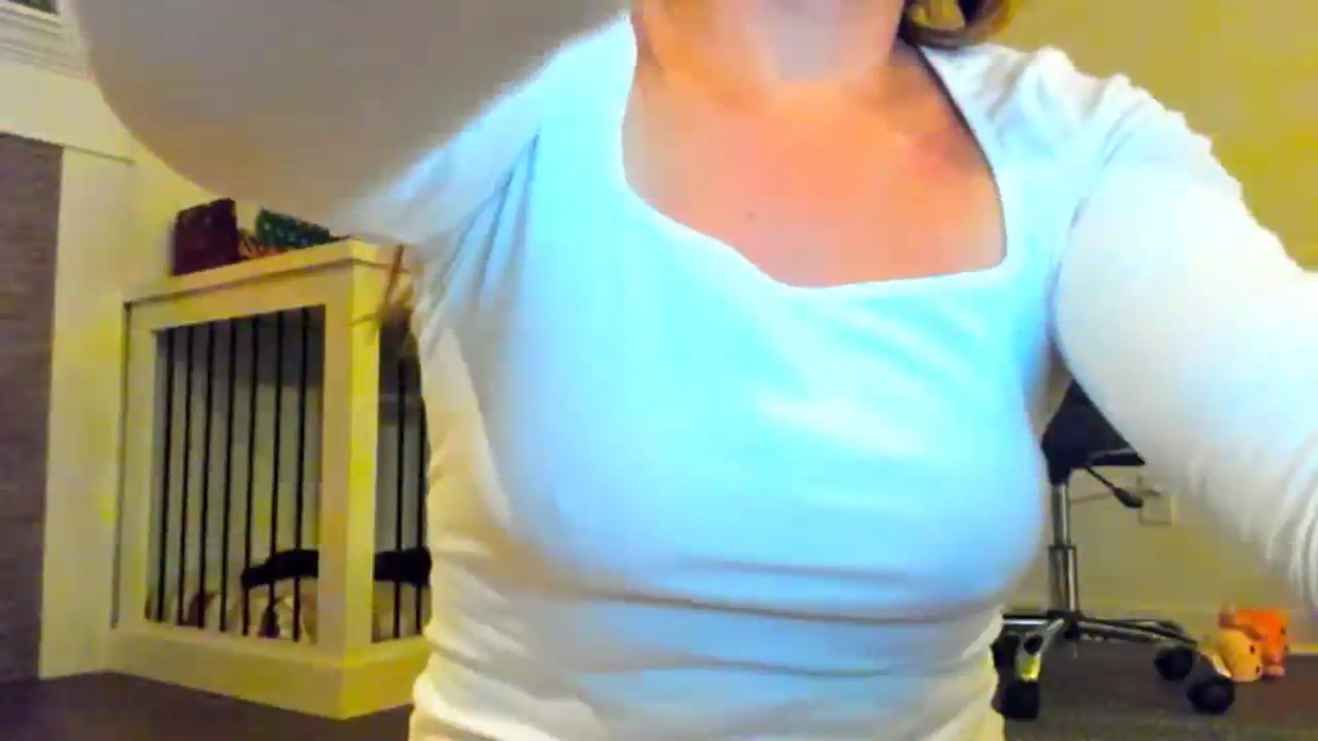 Gallery image thumbnail from adrey_'s myfreecams stream on, 12/04/2023, 05:11 image 10 of 20