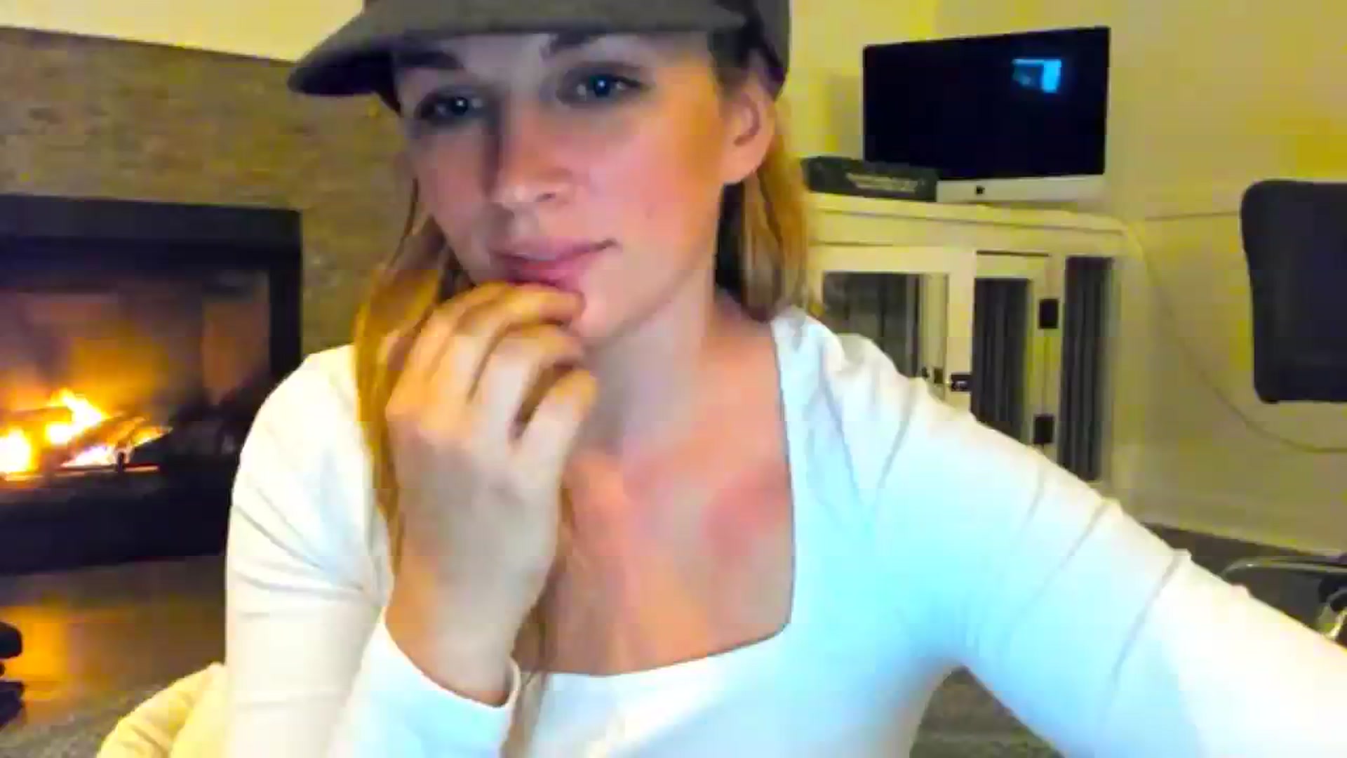 Gallery image thumbnail from adrey_'s myfreecams stream on, 12/04/2023, 05:11 image 3 of 20