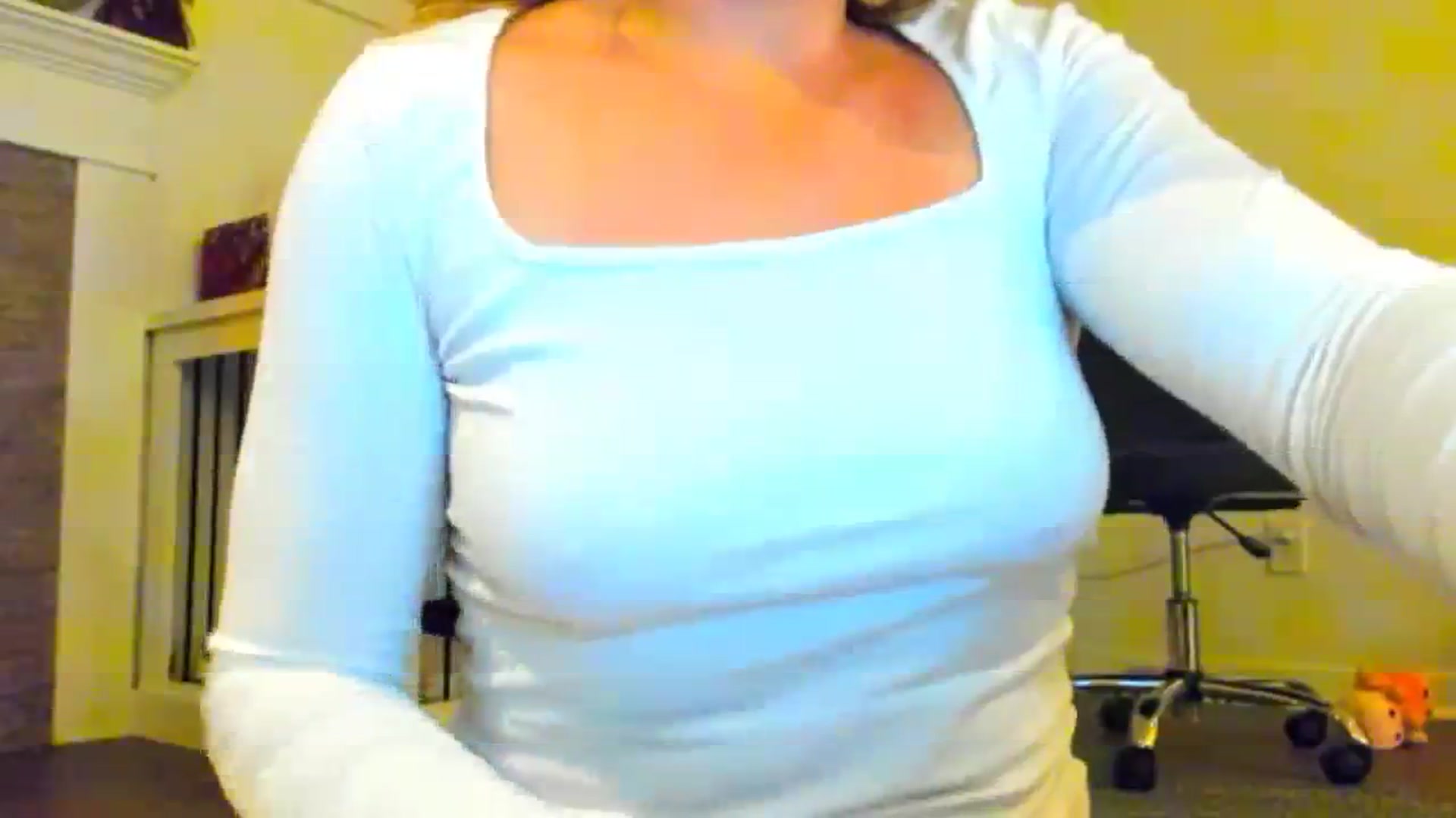 Gallery image thumbnail from adrey_'s myfreecams stream on, 12/04/2023, 05:11 image 8 of 20
