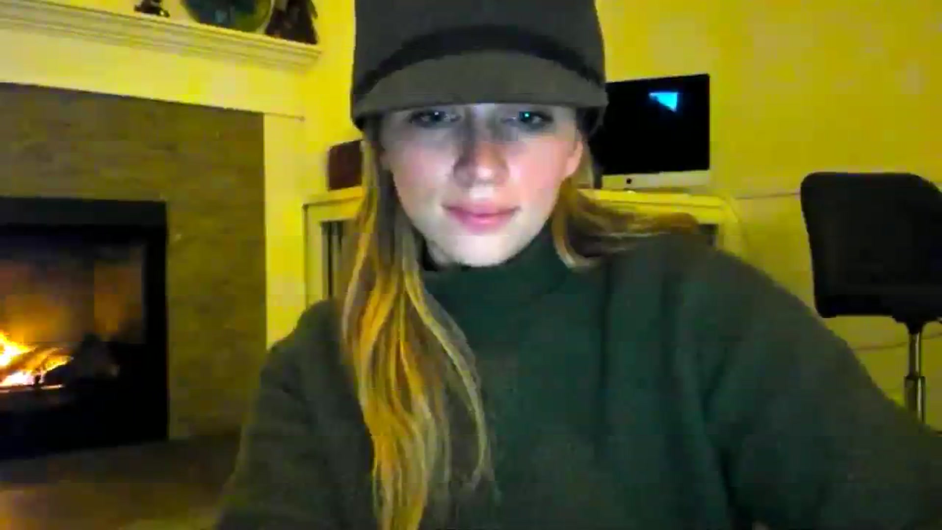 Gallery image thumbnail from adrey_'s myfreecams stream on, 12/04/2023, 05:47 image 14 of 20
