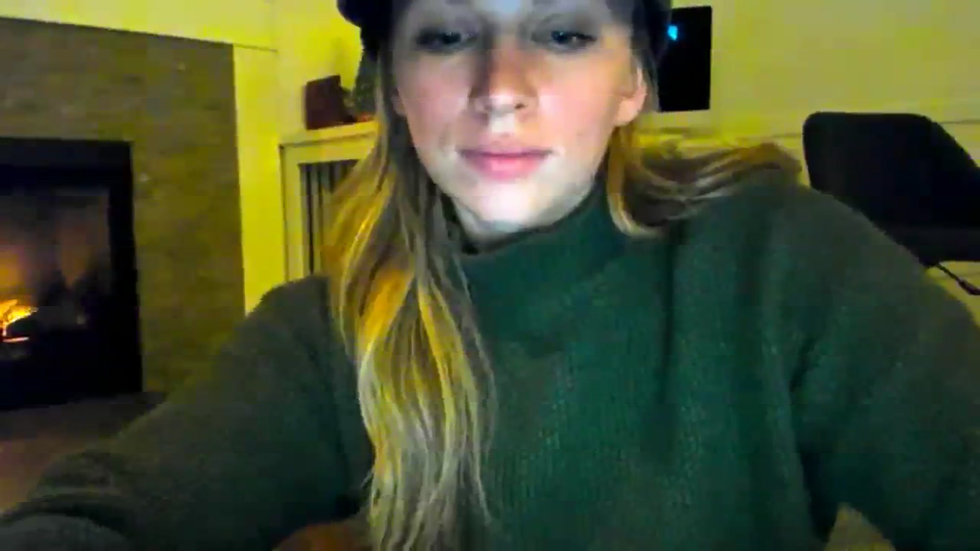 Gallery image thumbnail from adrey_'s myfreecams stream on, 12/04/2023, 05:47 image 15 of 20