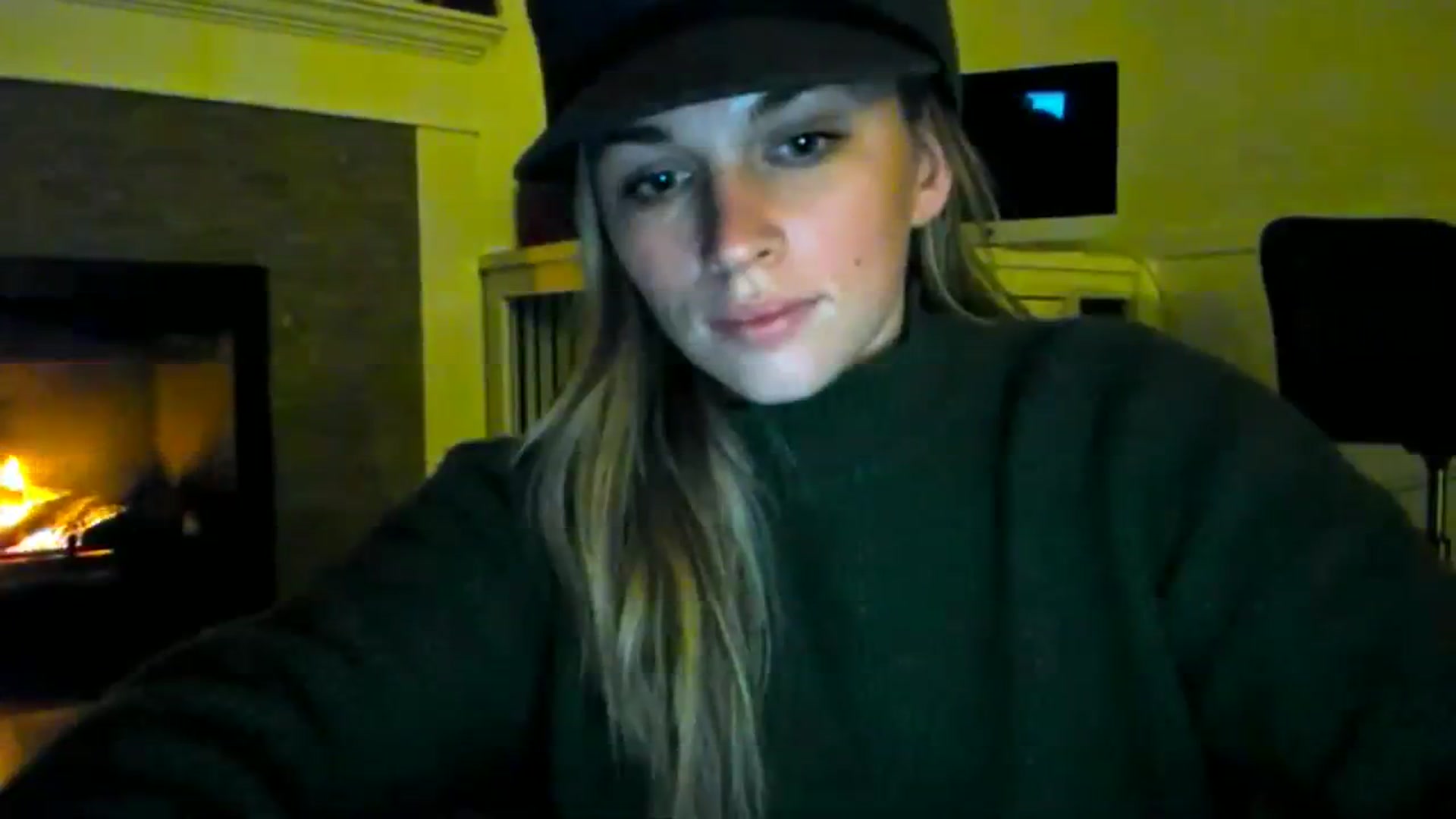 Gallery image thumbnail from adrey_'s myfreecams stream on, 12/04/2023, 05:47 image 7 of 20
