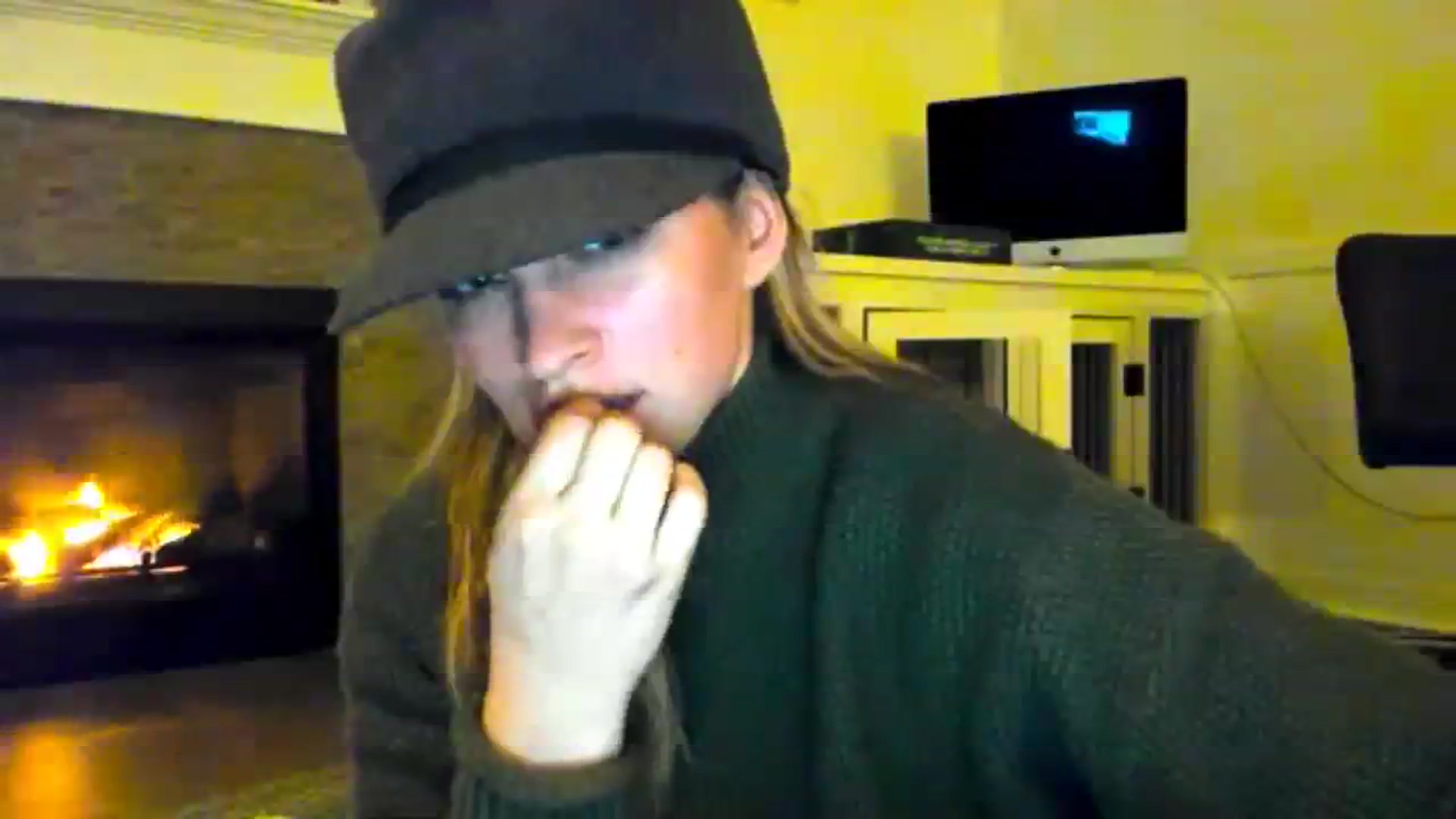 Gallery image thumbnail from adrey_'s myfreecams stream on, 12/04/2023, 06:00 image 5 of 20