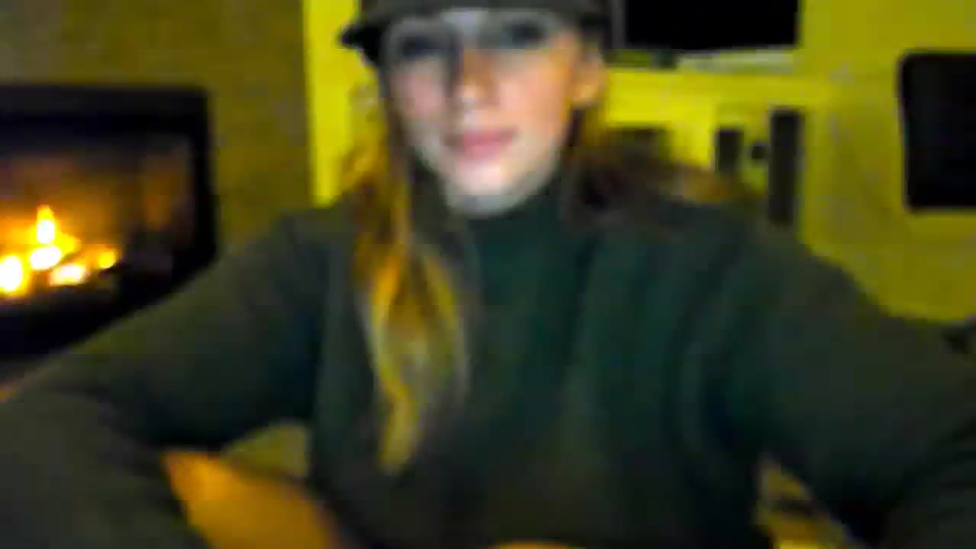 Gallery image thumbnail from adrey_'s myfreecams stream on, 12/04/2023, 06:00 image 1 of 20