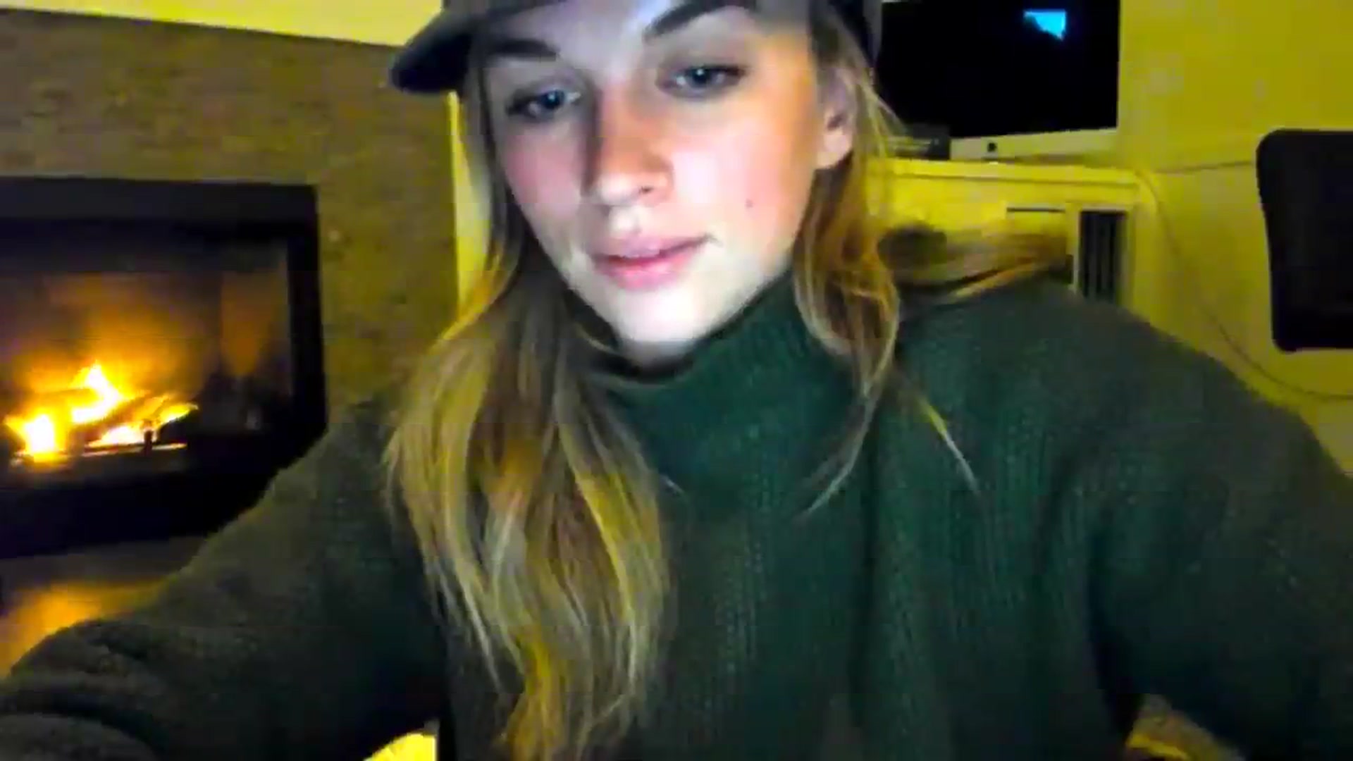 Gallery image thumbnail from adrey_'s myfreecams stream on, 12/04/2023, 06:00 image 8 of 20