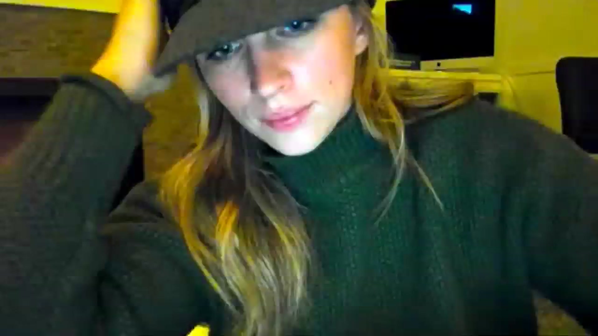Gallery image thumbnail from adrey_'s myfreecams stream on, 12/04/2023, 06:00 image 7 of 20