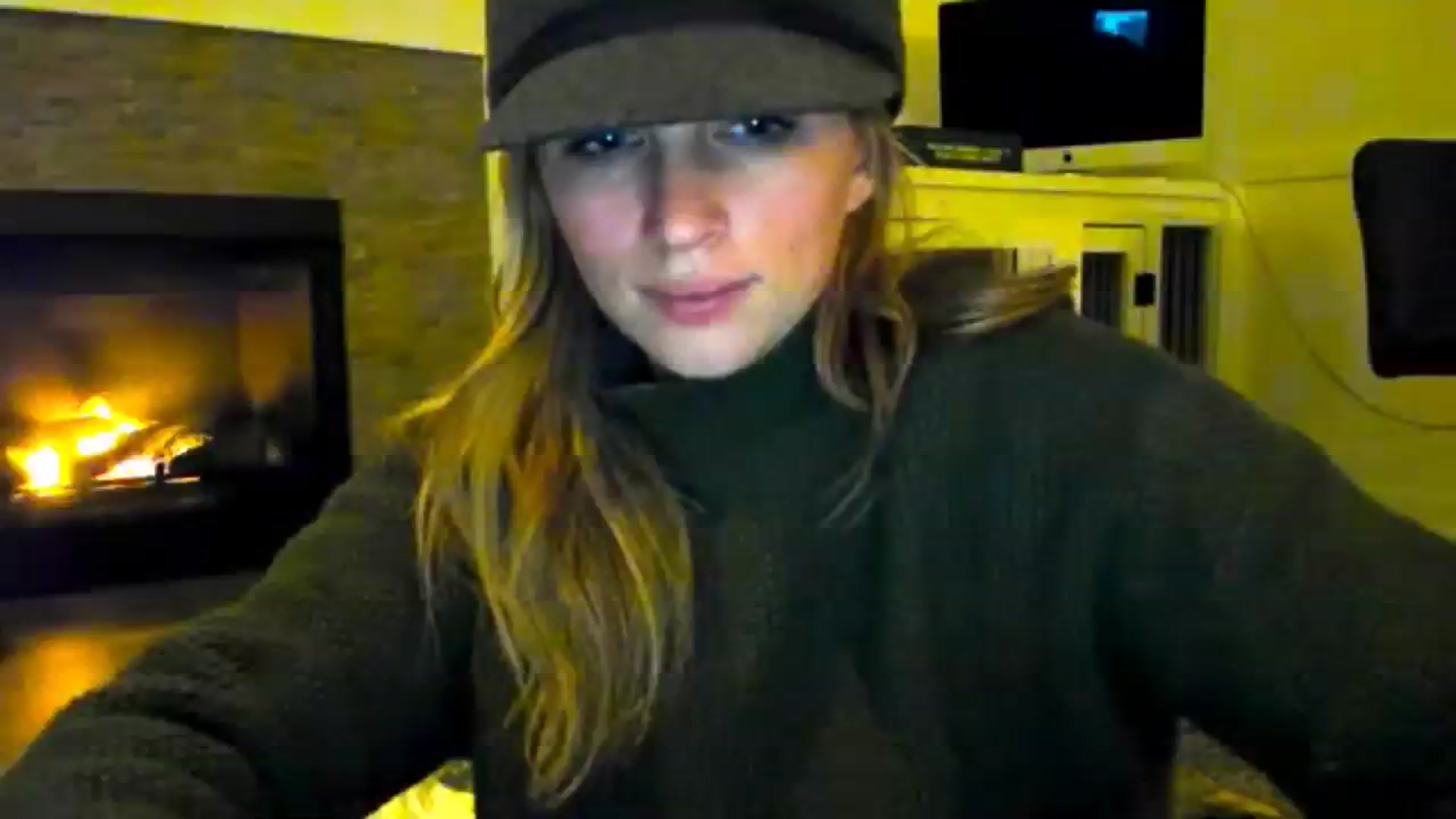 Gallery image thumbnail from adrey_'s myfreecams stream on, 12/04/2023, 06:00 image 14 of 20