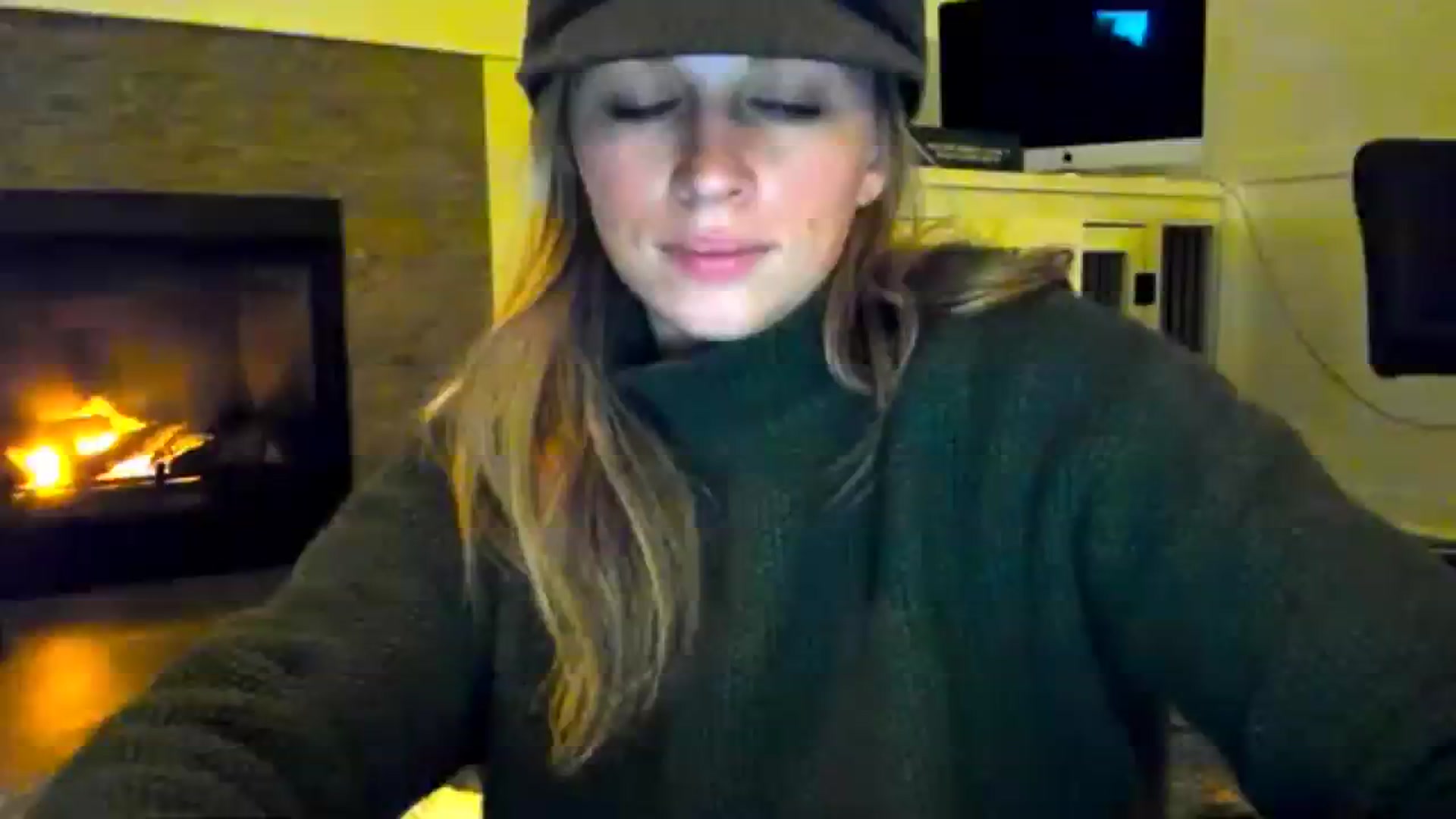 Gallery image thumbnail from adrey_'s myfreecams stream on, 12/04/2023, 06:00 image 15 of 20