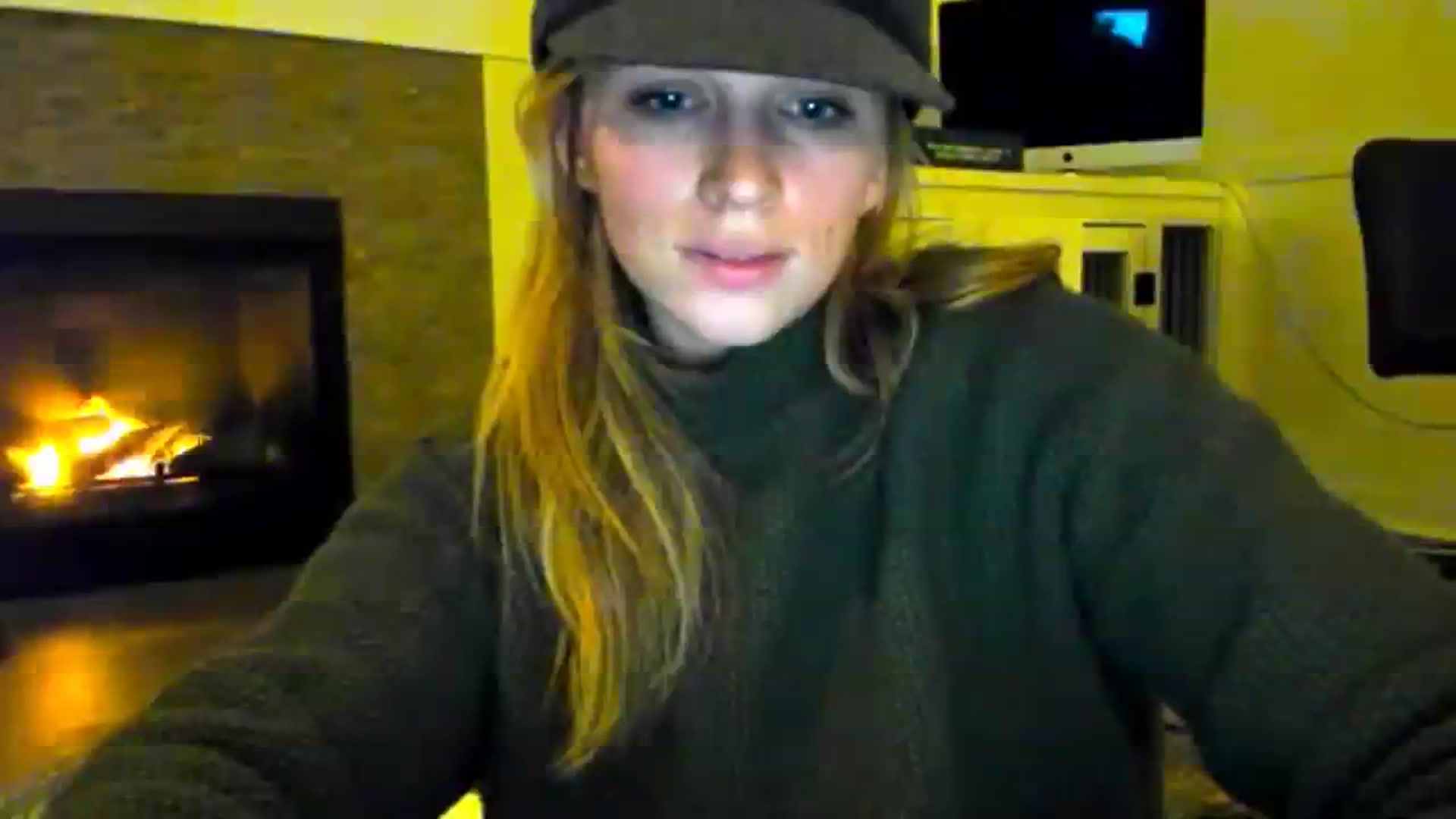 Gallery image thumbnail from adrey_'s myfreecams stream on, 12/04/2023, 06:00 image 18 of 20