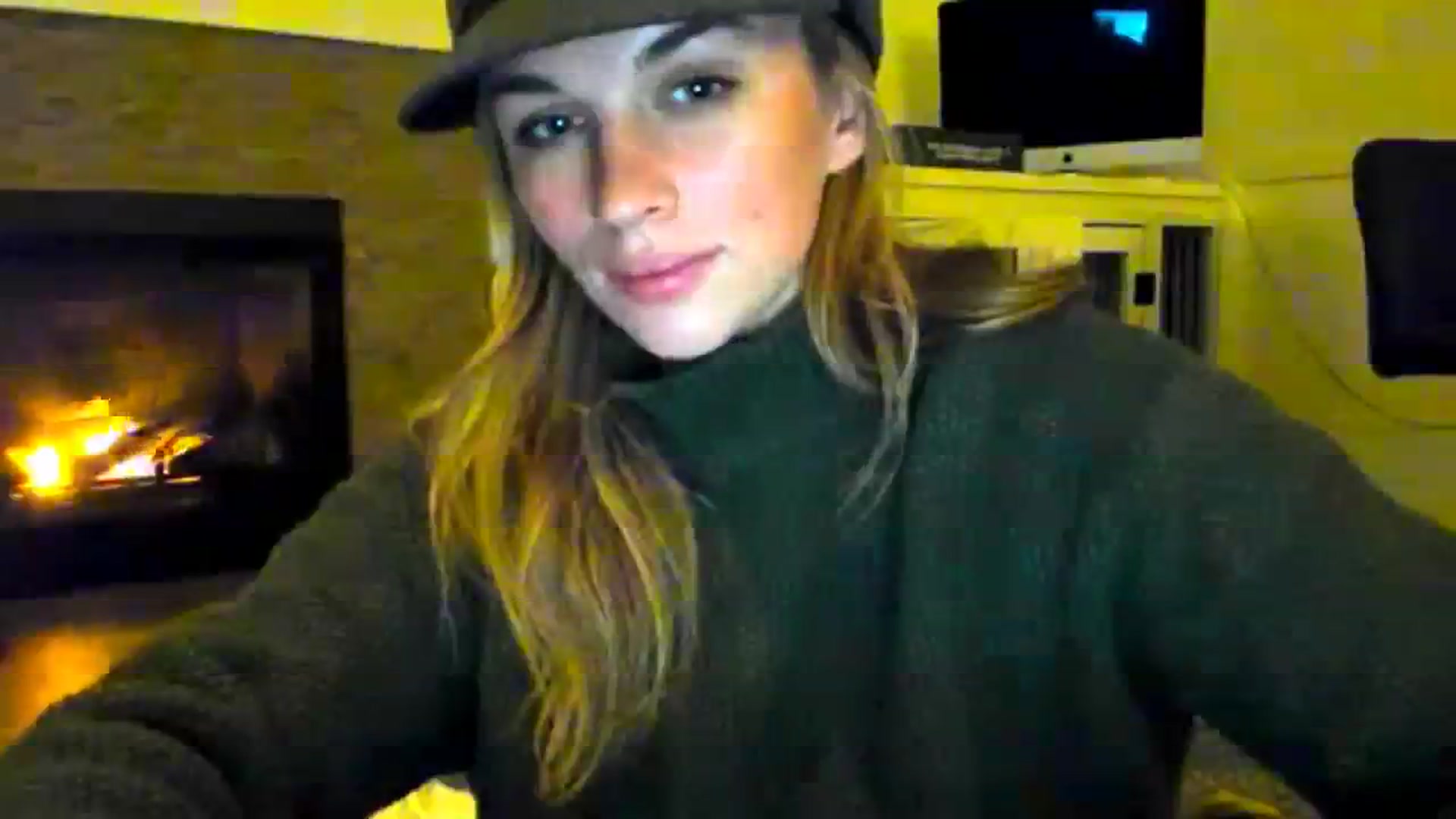 Gallery image thumbnail from adrey_'s myfreecams stream on, 12/04/2023, 06:00 image 12 of 20
