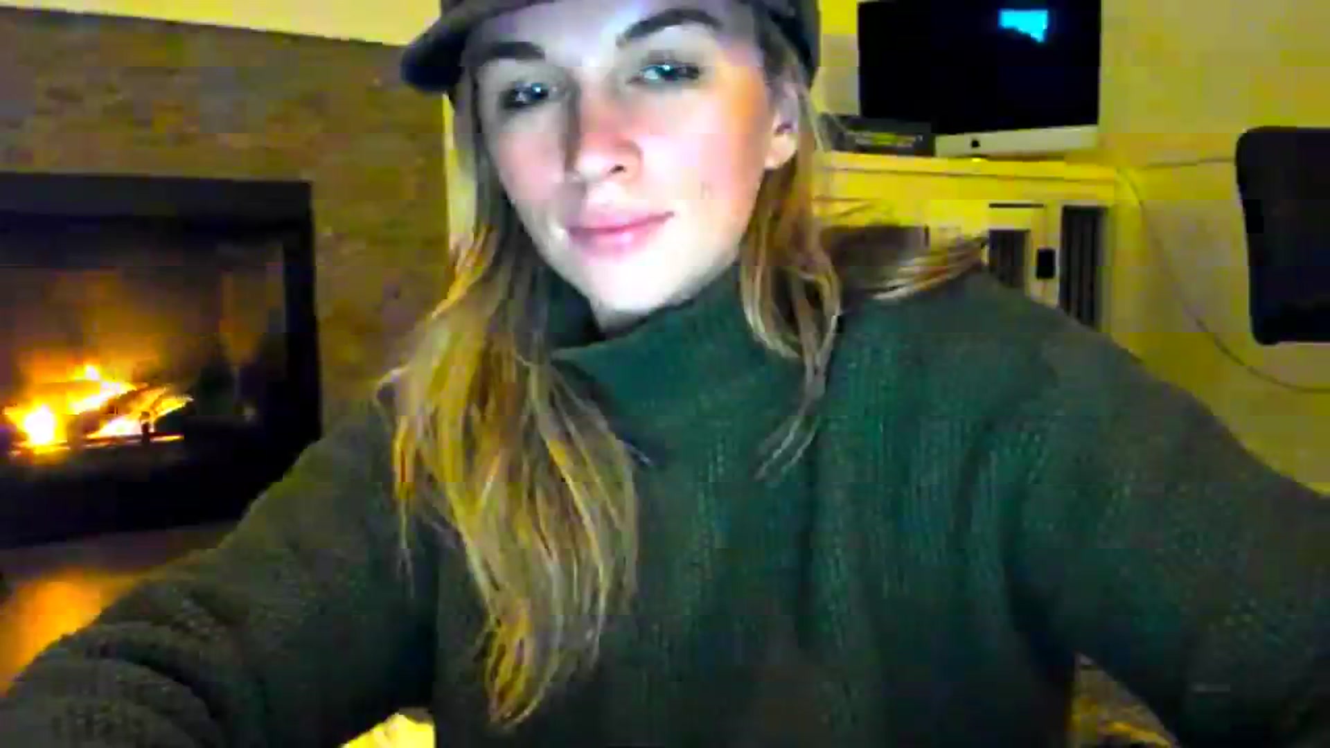 Gallery image thumbnail from adrey_'s myfreecams stream on, 12/04/2023, 06:00 image 13 of 20