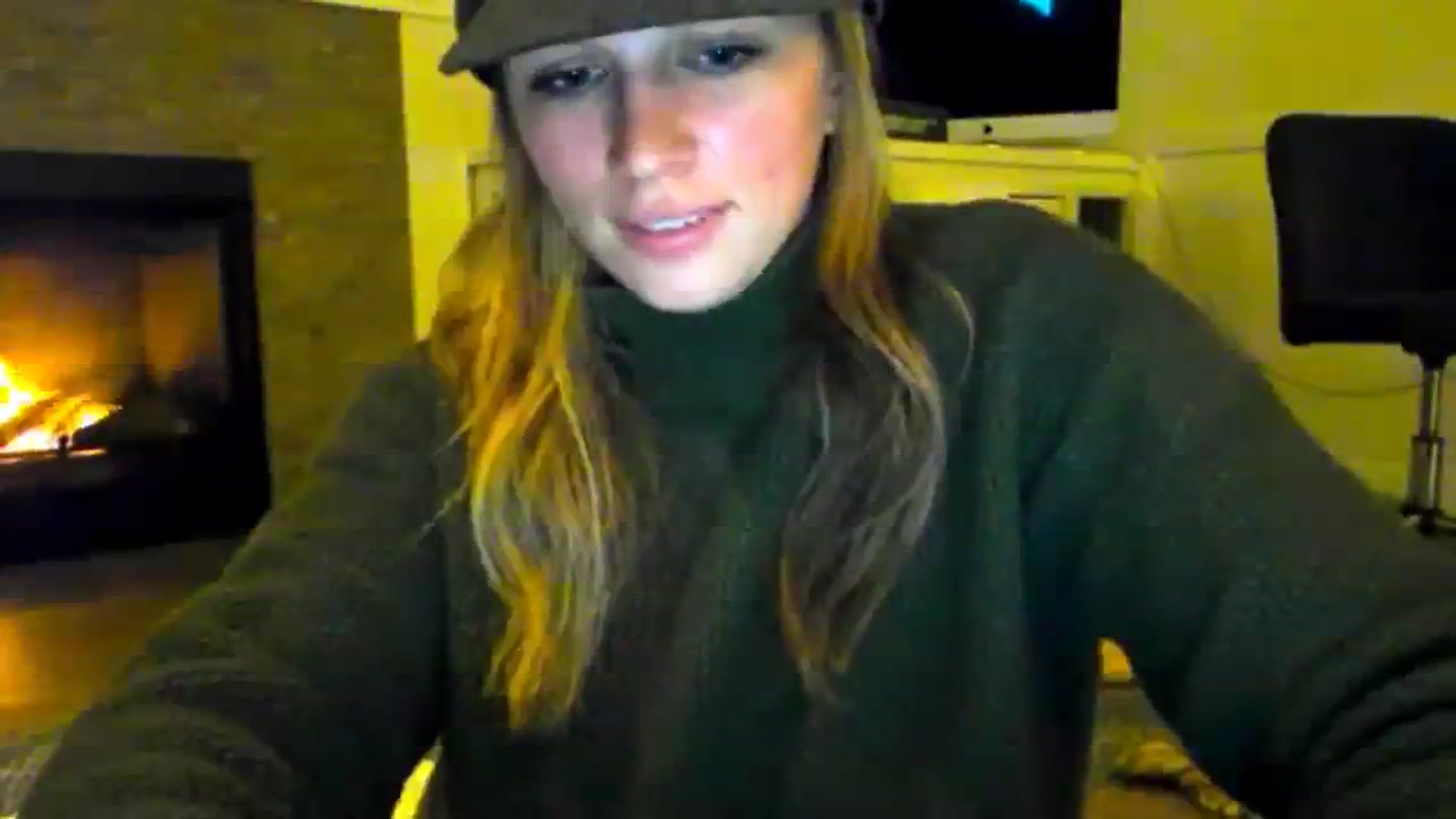 Gallery image thumbnail from adrey_'s myfreecams stream on, 12/04/2023, 06:38 image 10 of 20