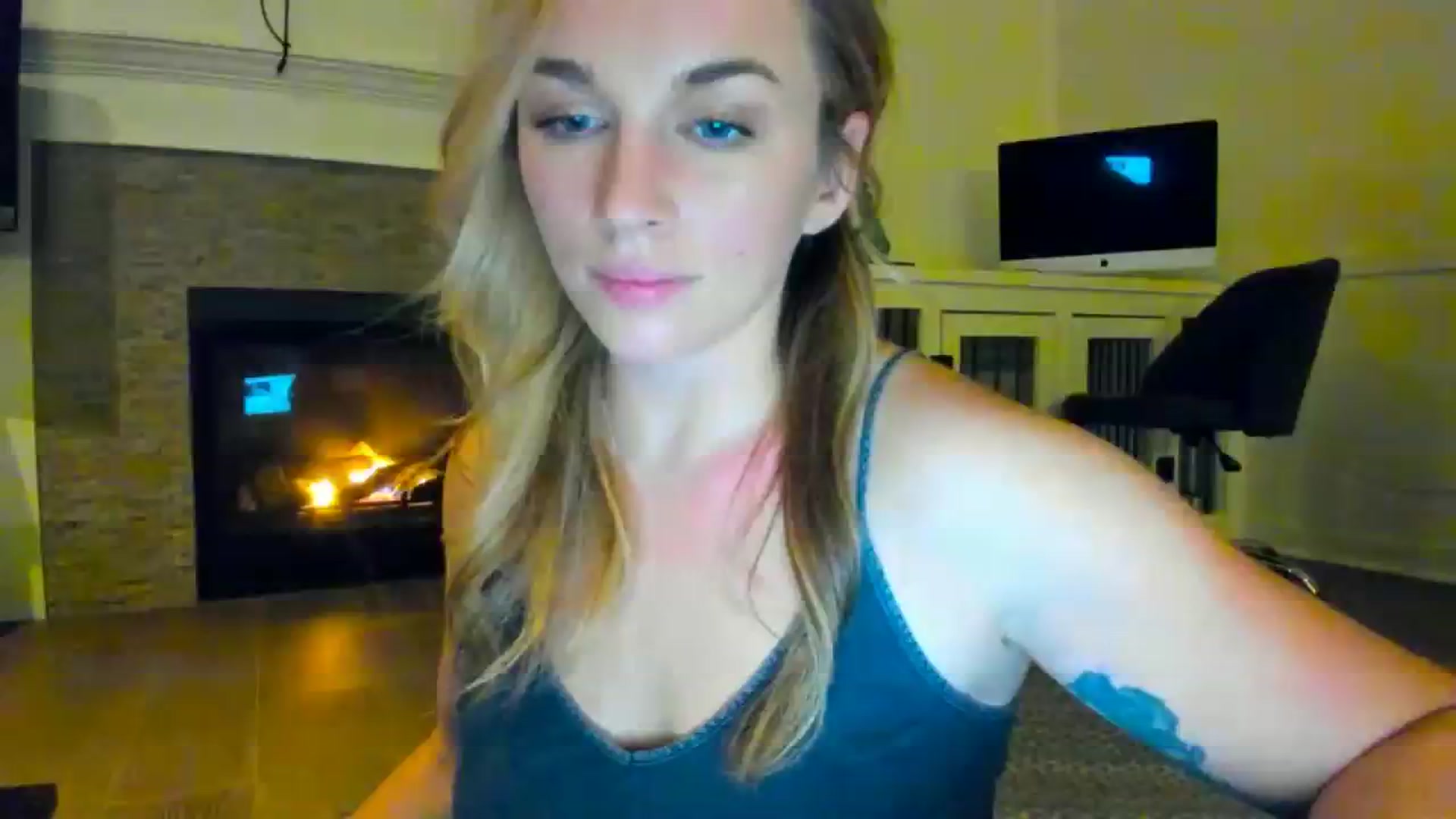 Gallery image thumbnail from adrey_'s myfreecams stream on, 12/11/2023, 04:57 image 10 of 20