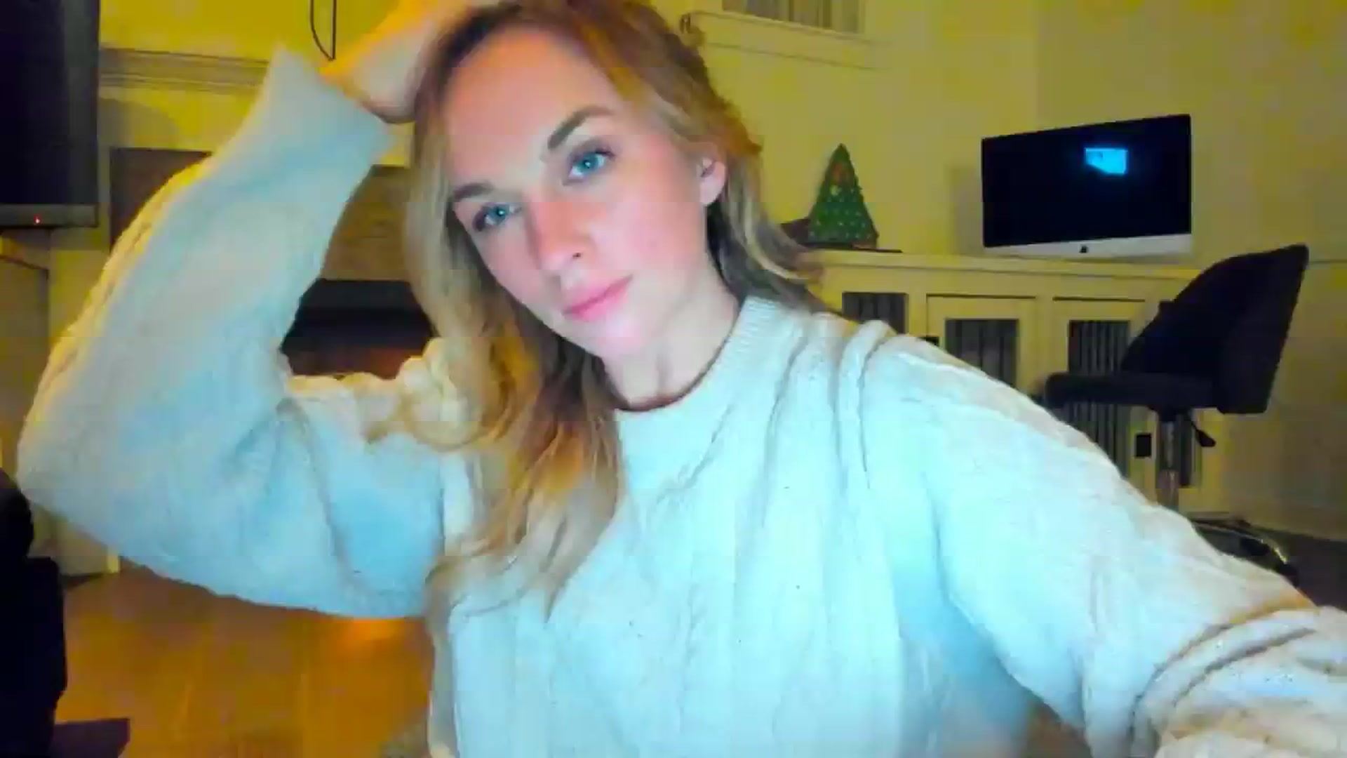 Gallery image thumbnail from adrey_'s myfreecams stream on, 12/11/2023, 04:57 image 12 of 20