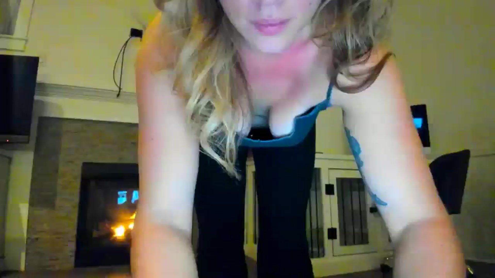 Gallery image thumbnail from adrey_'s myfreecams stream on, 12/11/2023, 04:57 image 4 of 20
