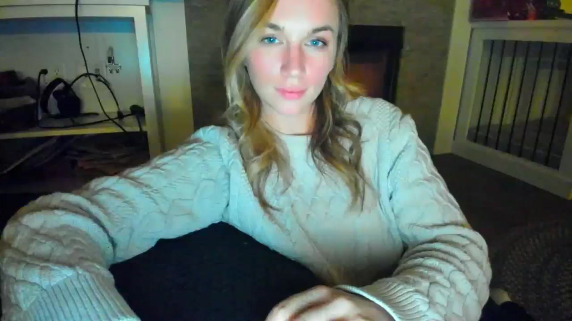 Gallery image thumbnail from adrey_'s myfreecams stream on, 12/11/2023, 05:53 image 8 of 20