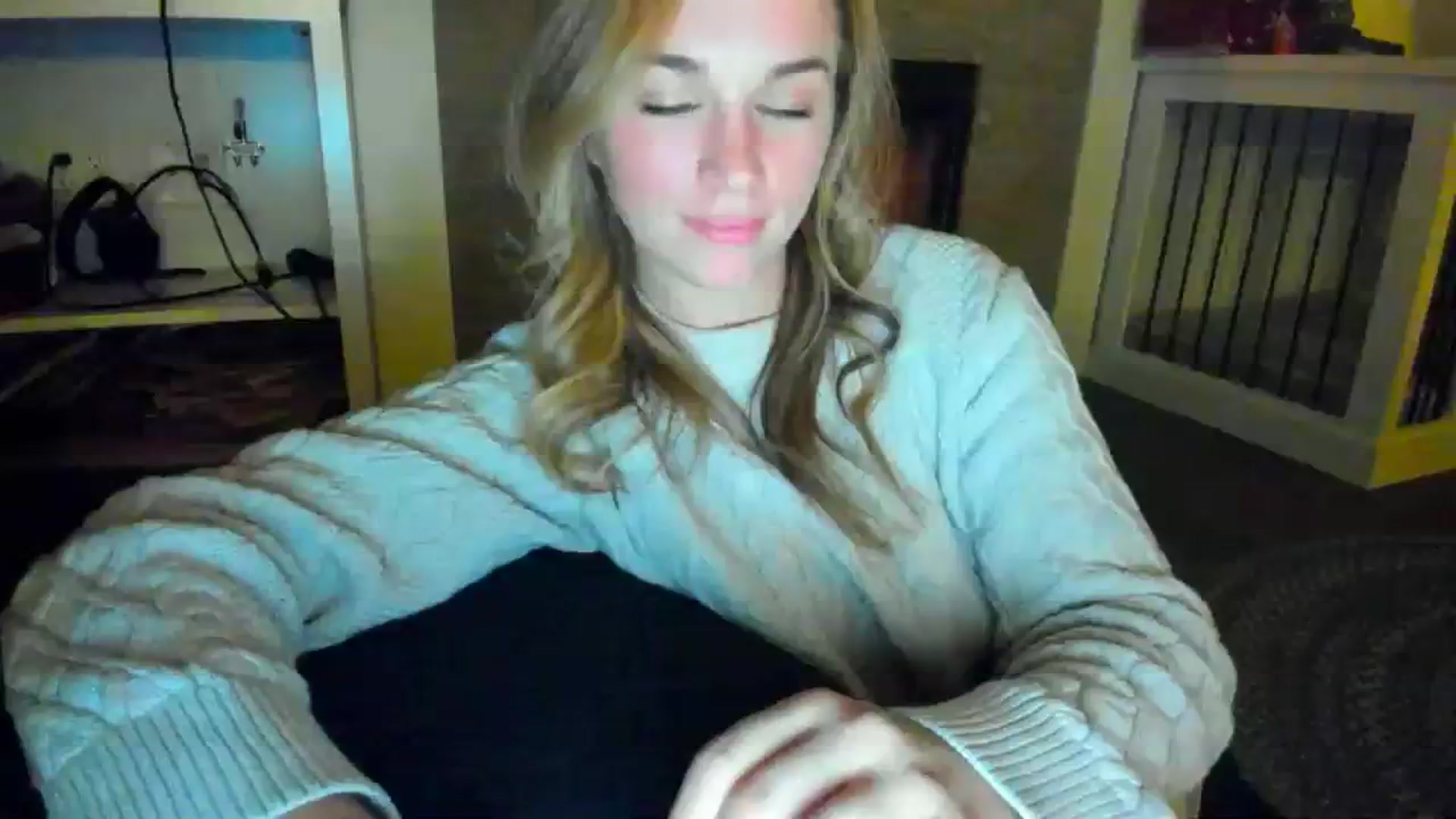 Gallery image thumbnail from adrey_'s myfreecams stream on, 12/11/2023, 05:53 image 18 of 20