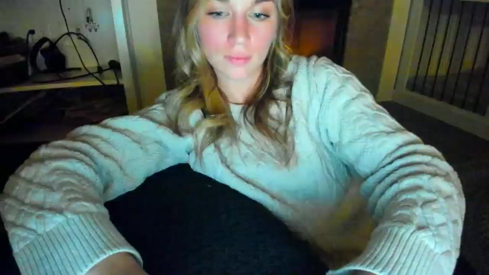 Gallery image thumbnail from adrey_'s myfreecams stream on, 12/11/2023, 05:53 image 13 of 20