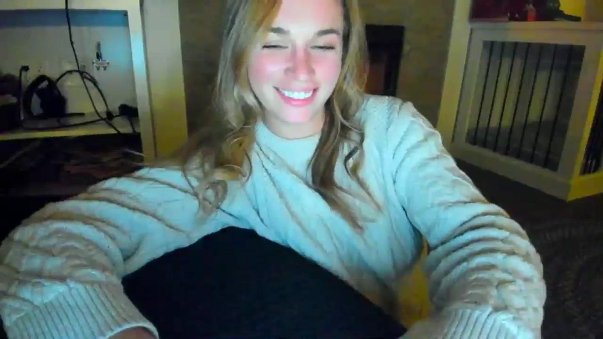 Gallery image thumbnail from adrey_'s myfreecams stream on, 12/11/2023, 05:53 image 19 of 20