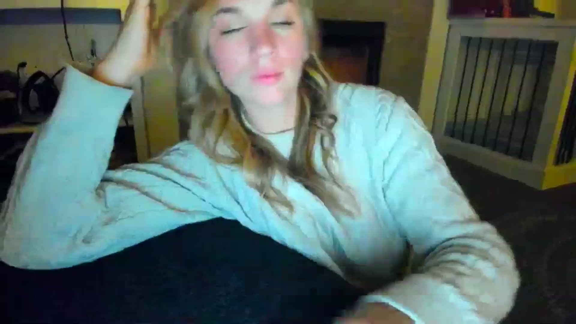 Gallery image thumbnail from adrey_'s myfreecams stream on, 12/11/2023, 05:53 image 17 of 20