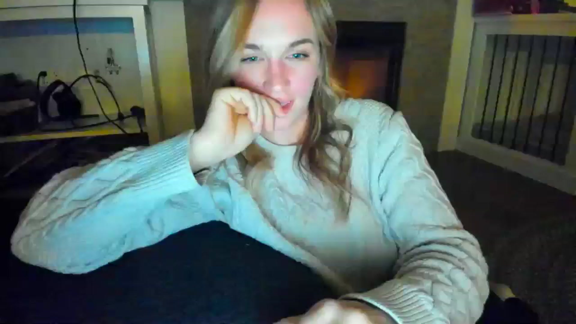 Gallery image thumbnail from adrey_'s myfreecams stream on, 12/11/2023, 05:53 image 11 of 20