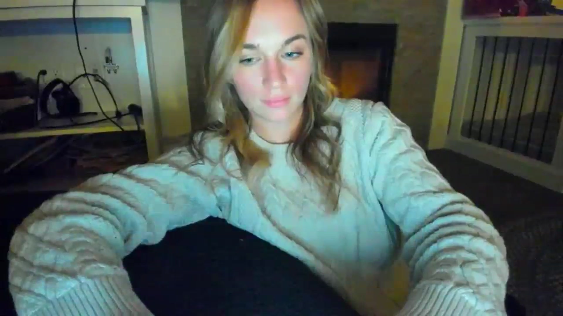 Gallery image thumbnail from adrey_'s myfreecams stream on, 12/11/2023, 05:53 image 12 of 20