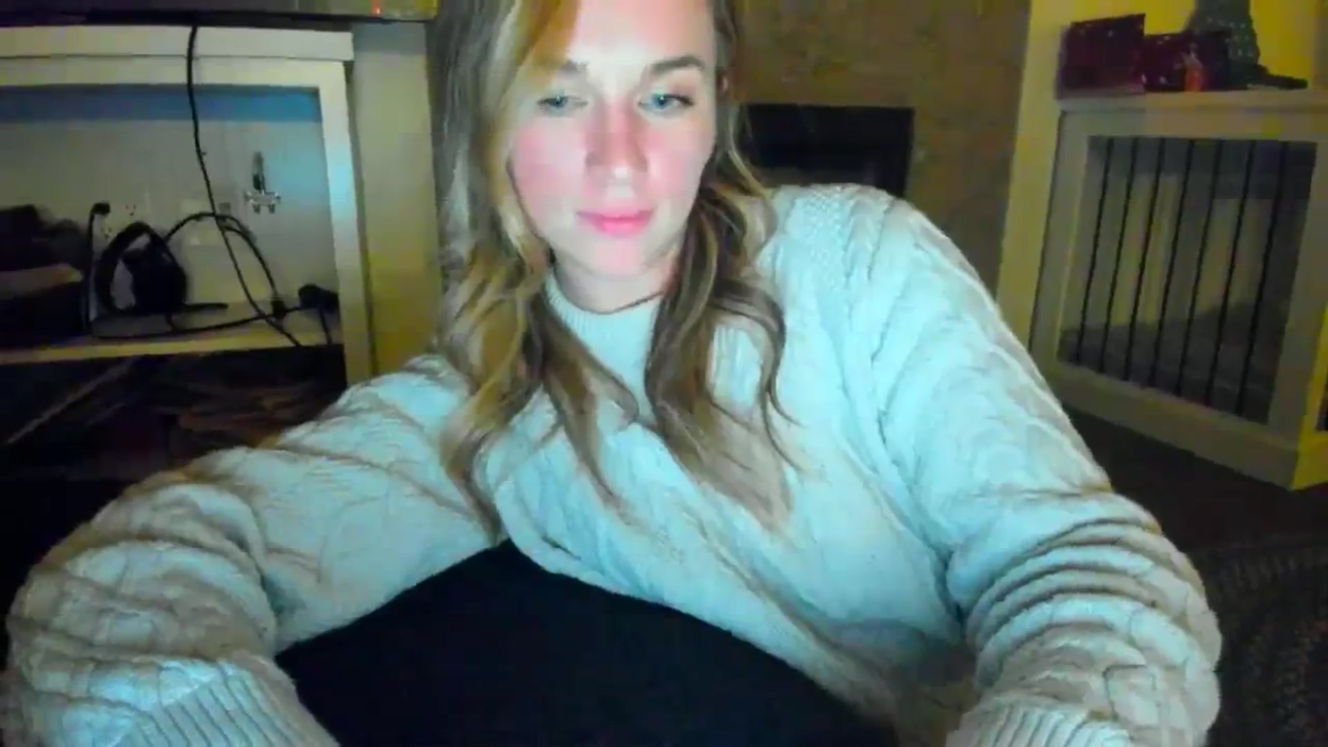 Gallery image thumbnail from adrey_'s myfreecams stream on, 12/11/2023, 05:53 image 16 of 20