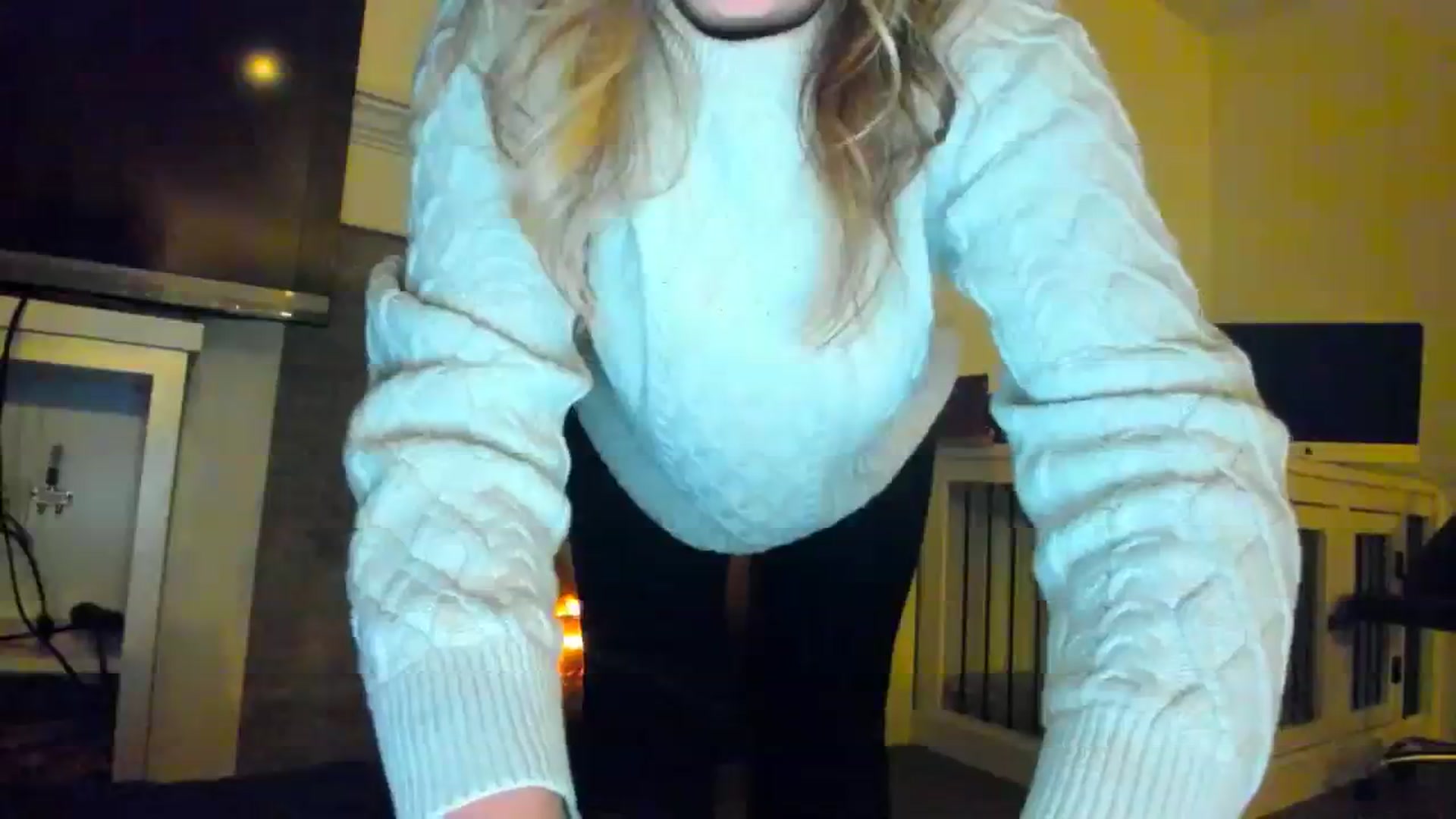 Gallery image thumbnail from adrey_'s myfreecams stream on, 12/11/2023, 05:53 image 15 of 20