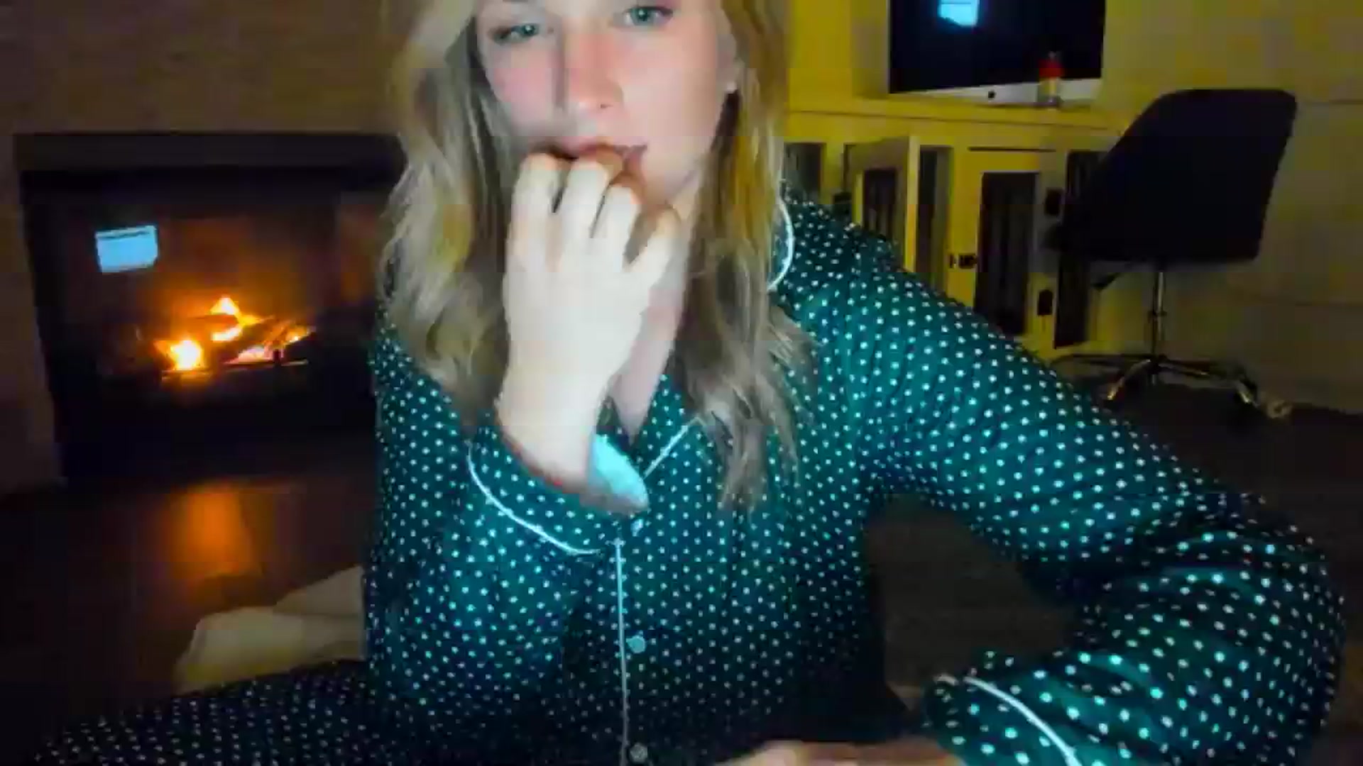 Gallery image thumbnail from adrey_'s myfreecams stream on, 12/12/2023, 04:48 image 5 of 20