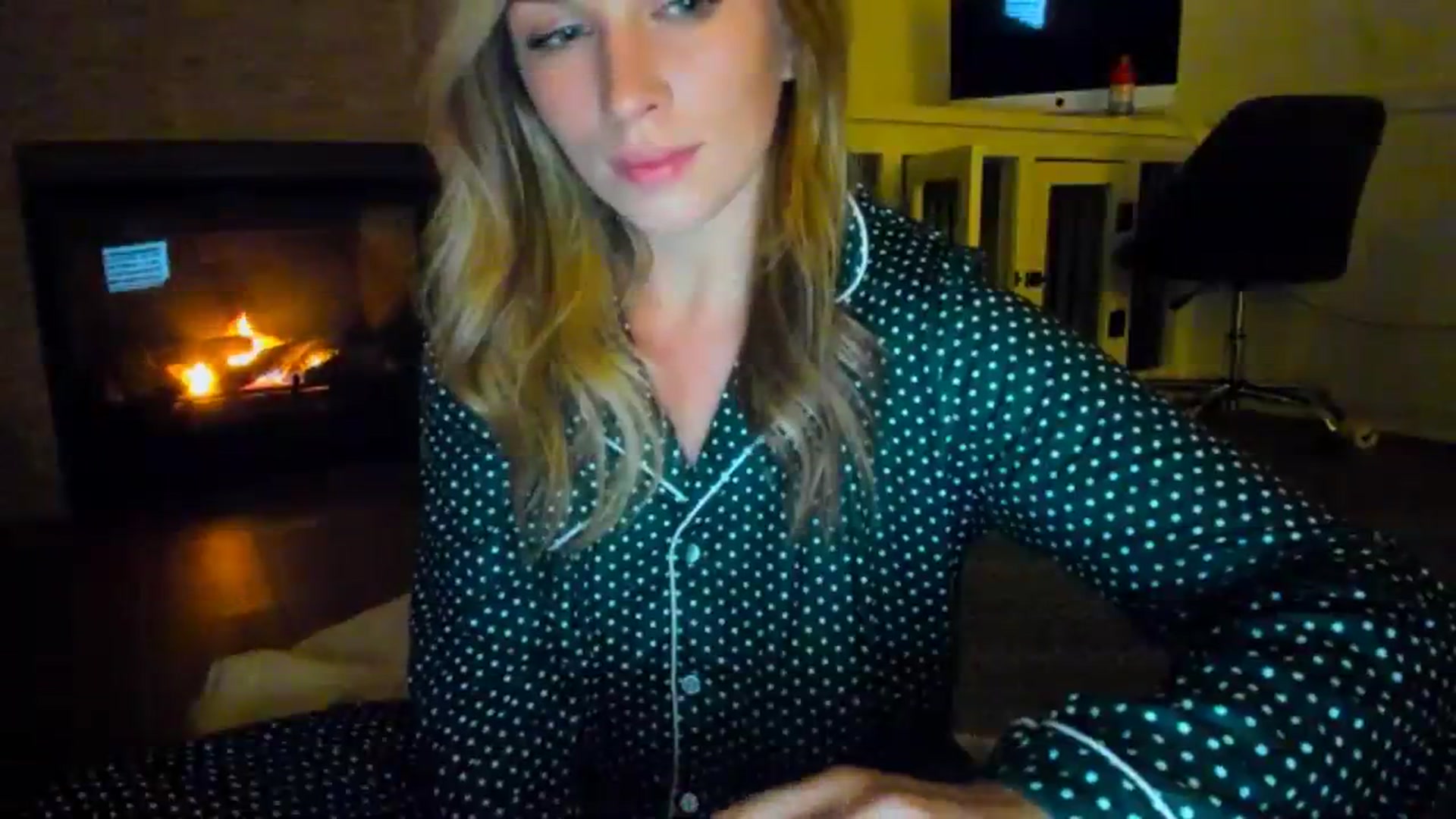 Gallery image thumbnail from adrey_'s myfreecams stream on, 12/12/2023, 04:48 image 3 of 20