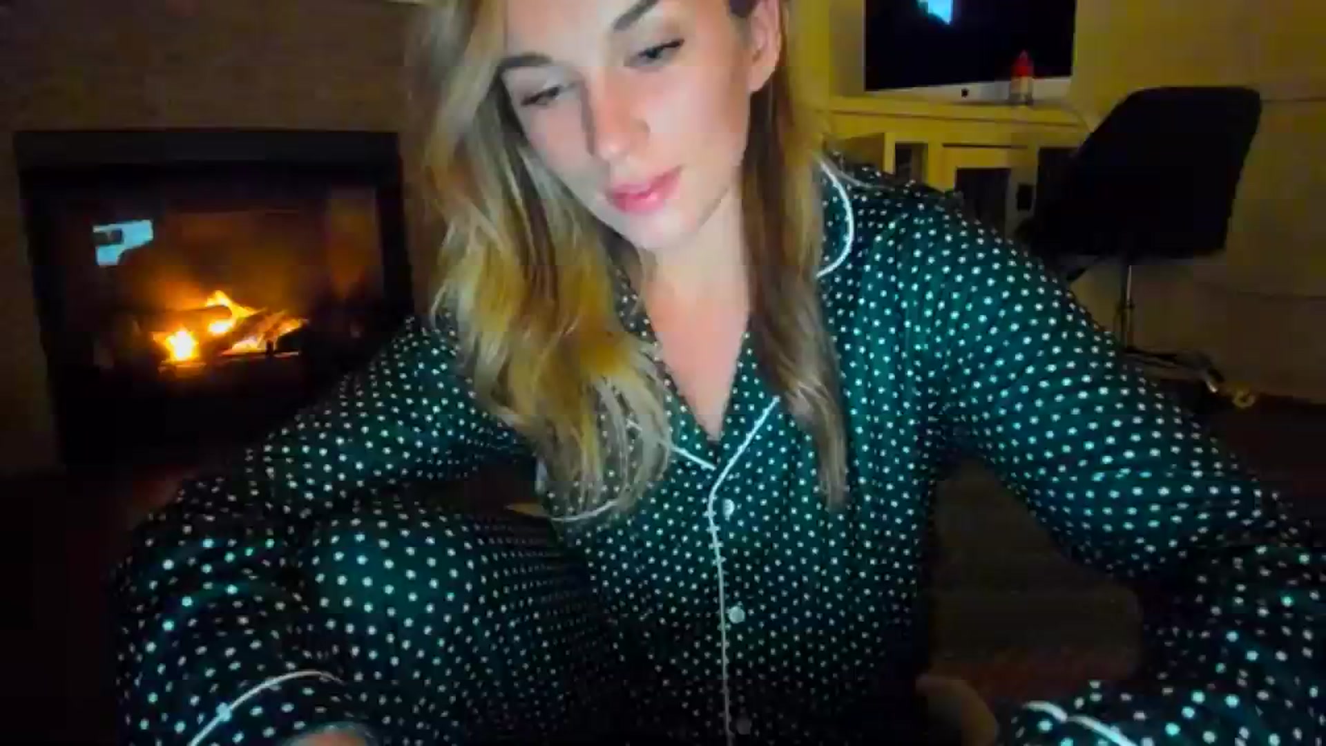 Gallery image thumbnail from adrey_'s myfreecams stream on, 12/12/2023, 04:48 image 6 of 20