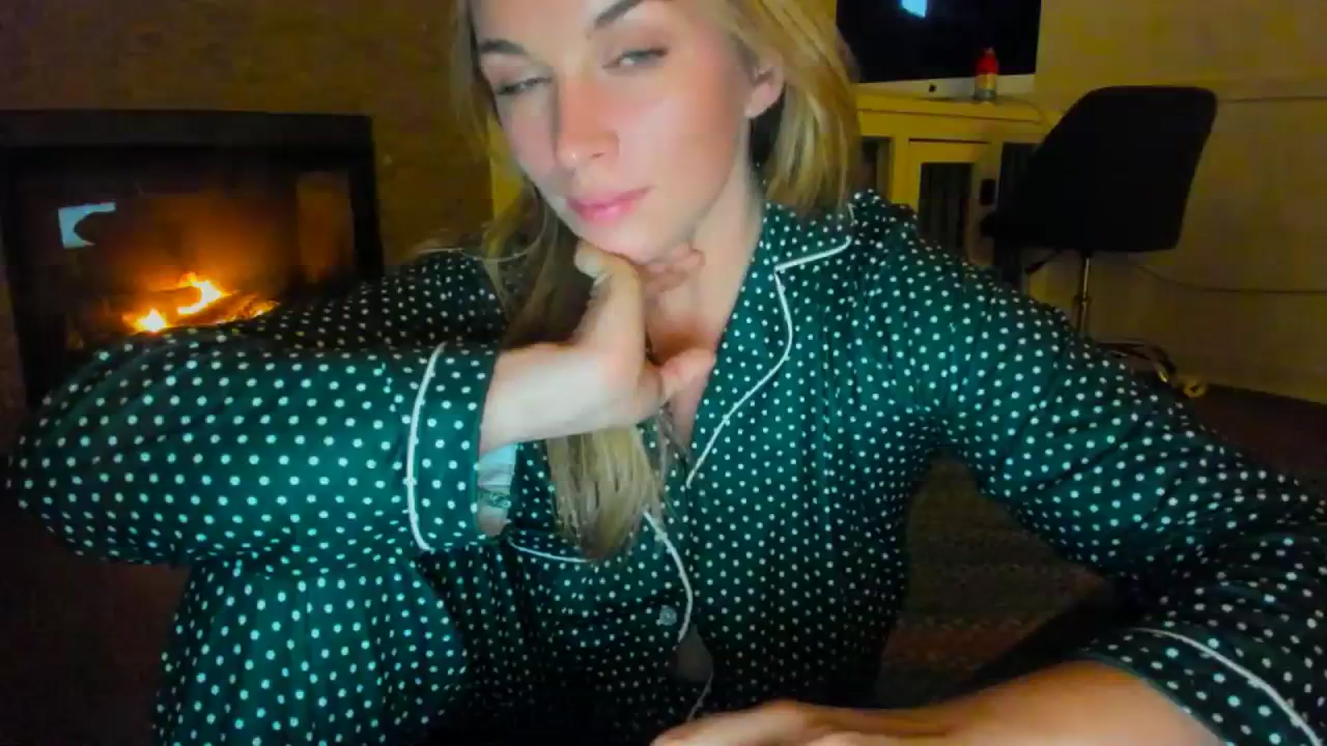 Gallery image thumbnail from adrey_'s myfreecams stream on, 12/12/2023, 05:47 image 19 of 20
