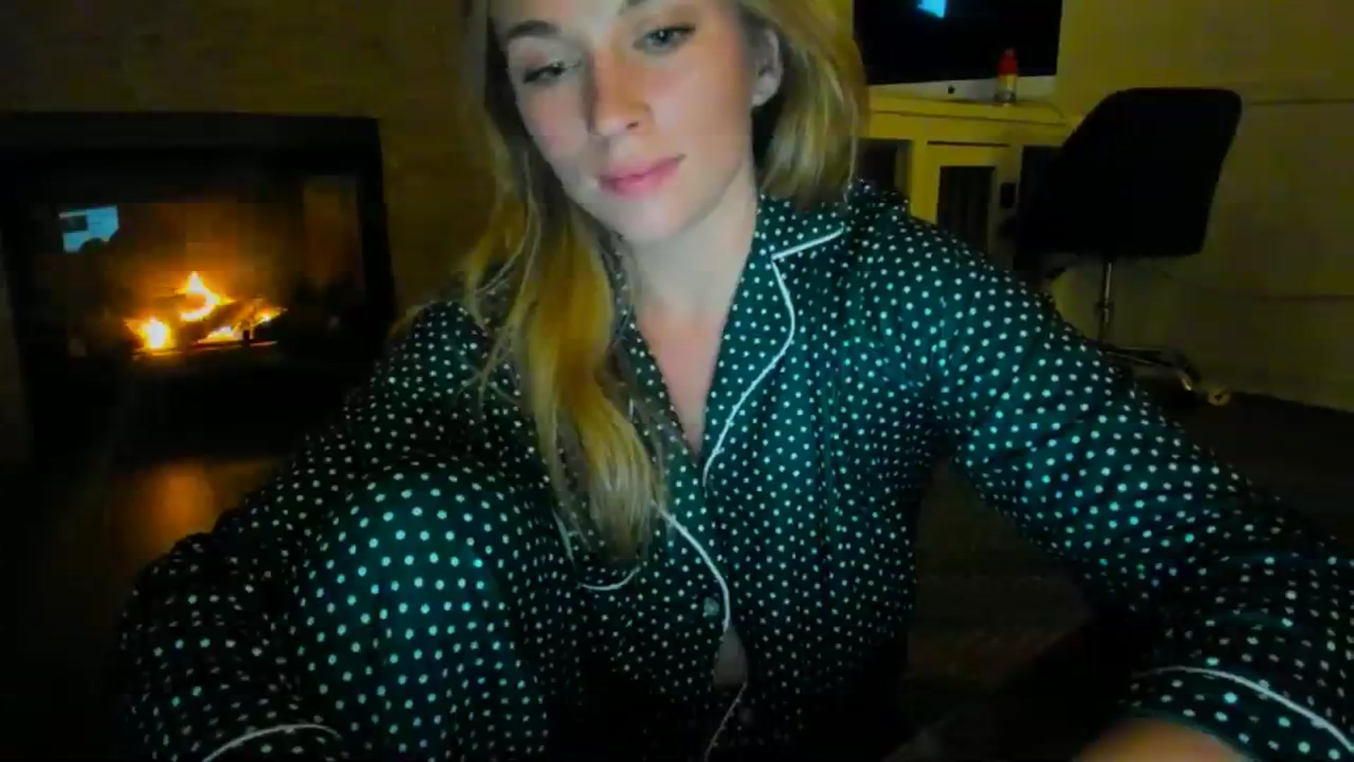 Gallery image thumbnail from adrey_'s myfreecams stream on, 12/12/2023, 05:47 image 20 of 20