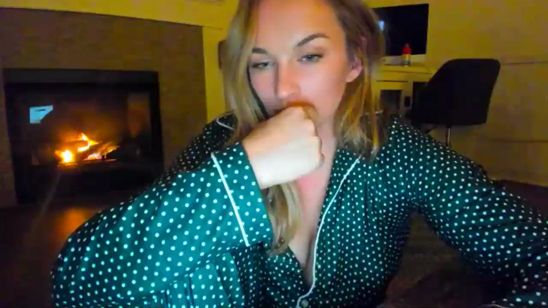 Gallery image thumbnail from adrey_'s myfreecams stream on, 12/12/2023, 05:47 image 6 of 20