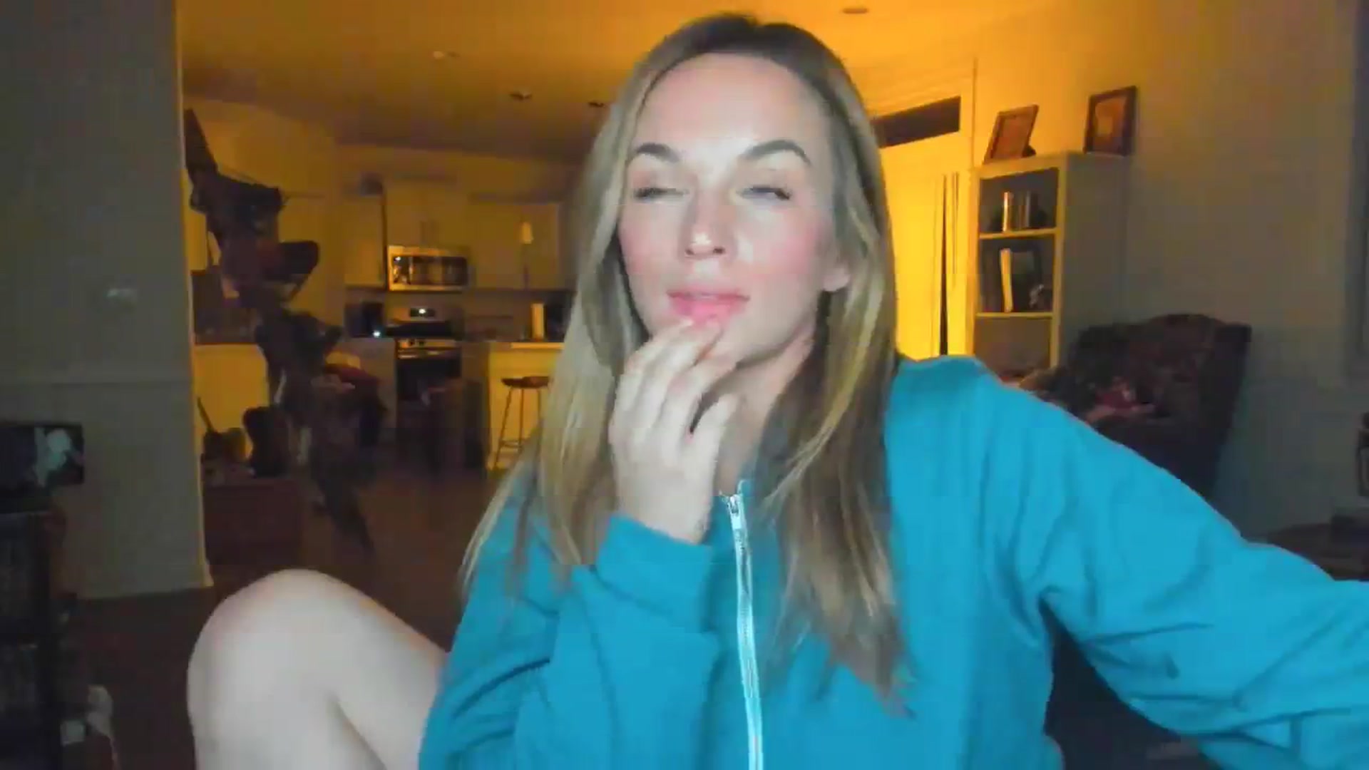 Gallery image thumbnail from adrey_'s myfreecams stream on, 12/24/2023, 04:33 image 7 of 20