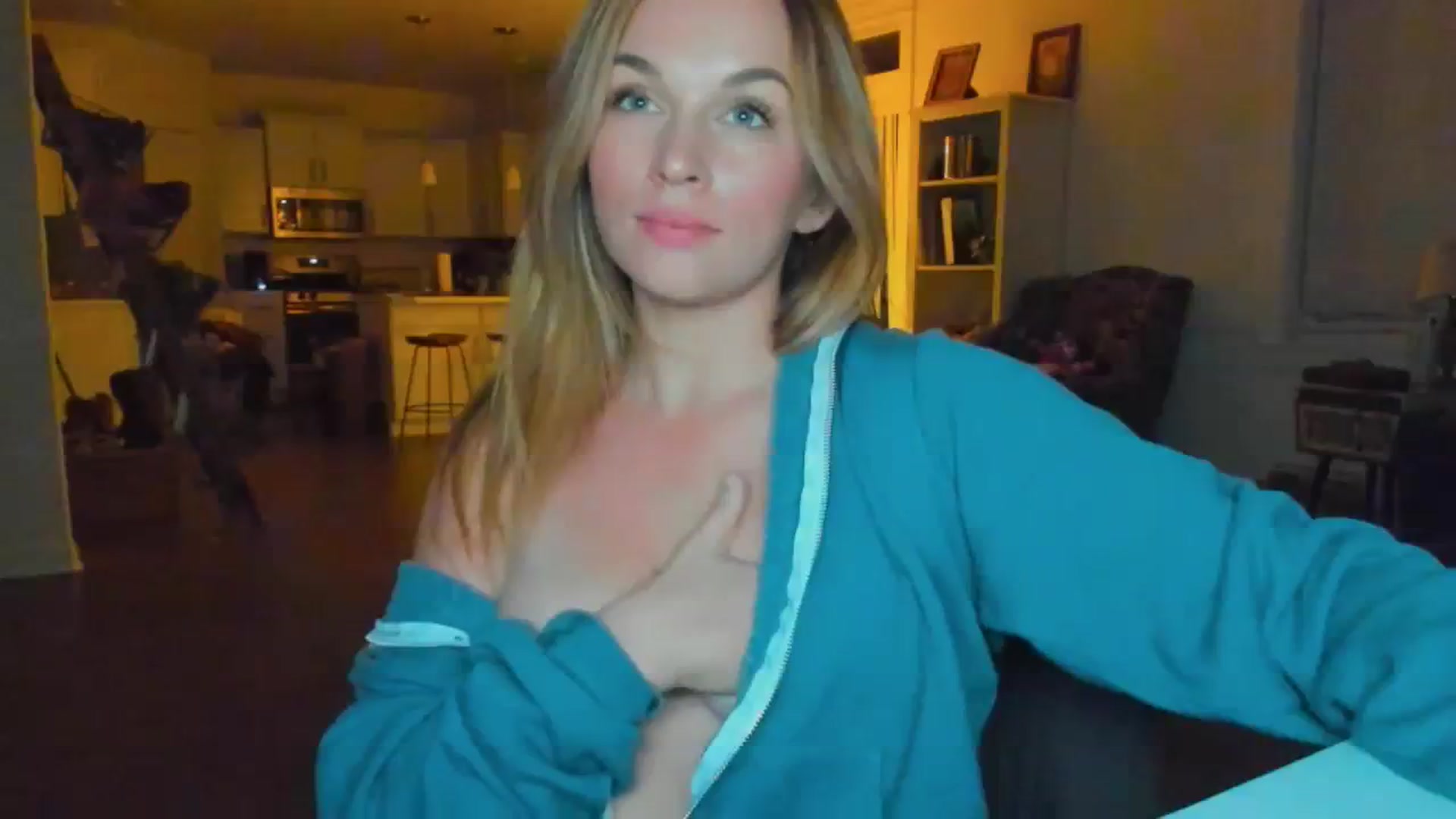 Gallery image thumbnail from adrey_'s myfreecams stream on, 12/24/2023, 05:00 image 13 of 20