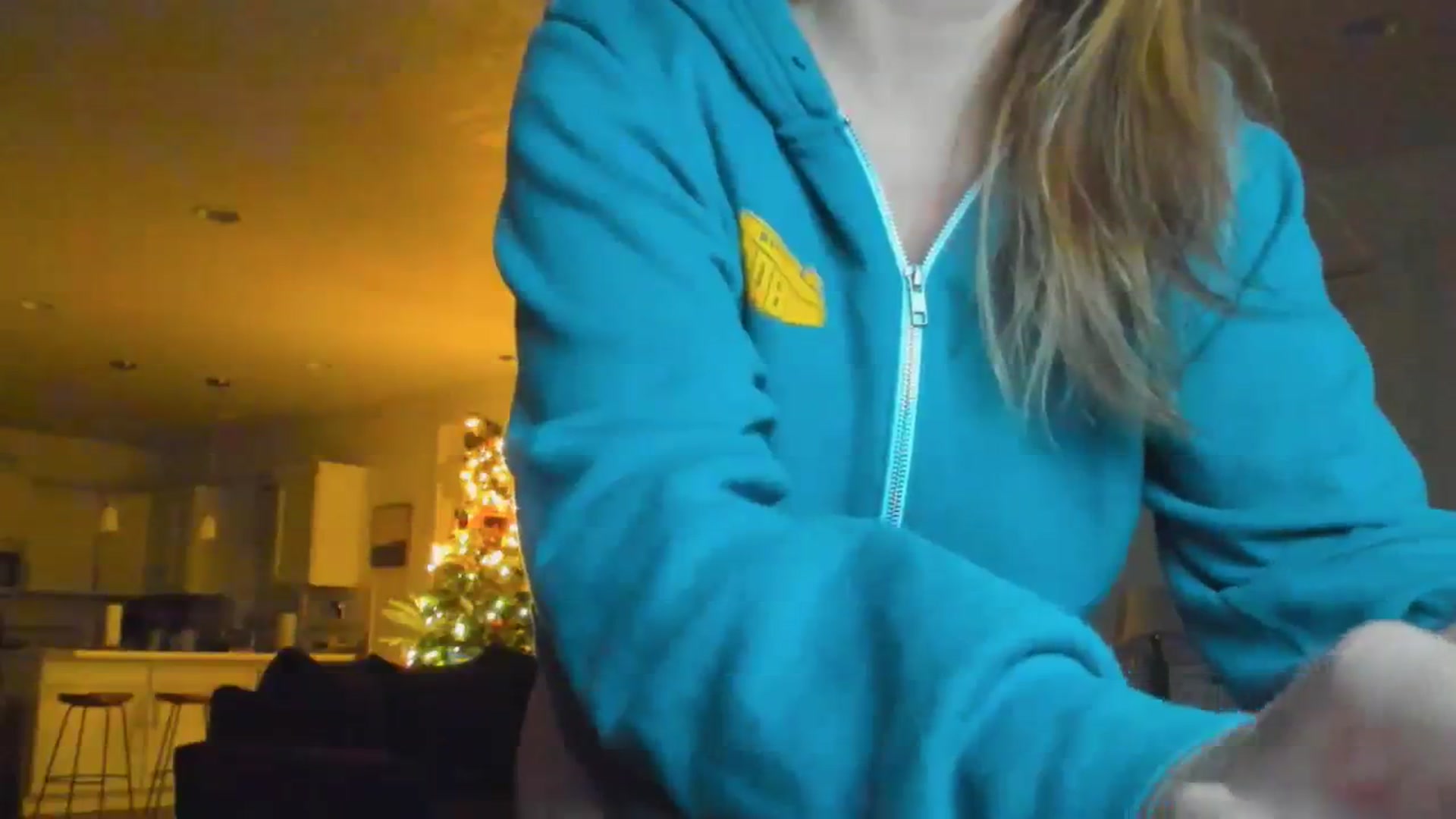 Gallery image thumbnail from adrey_'s myfreecams stream on, 12/24/2023, 06:12 image 11 of 20