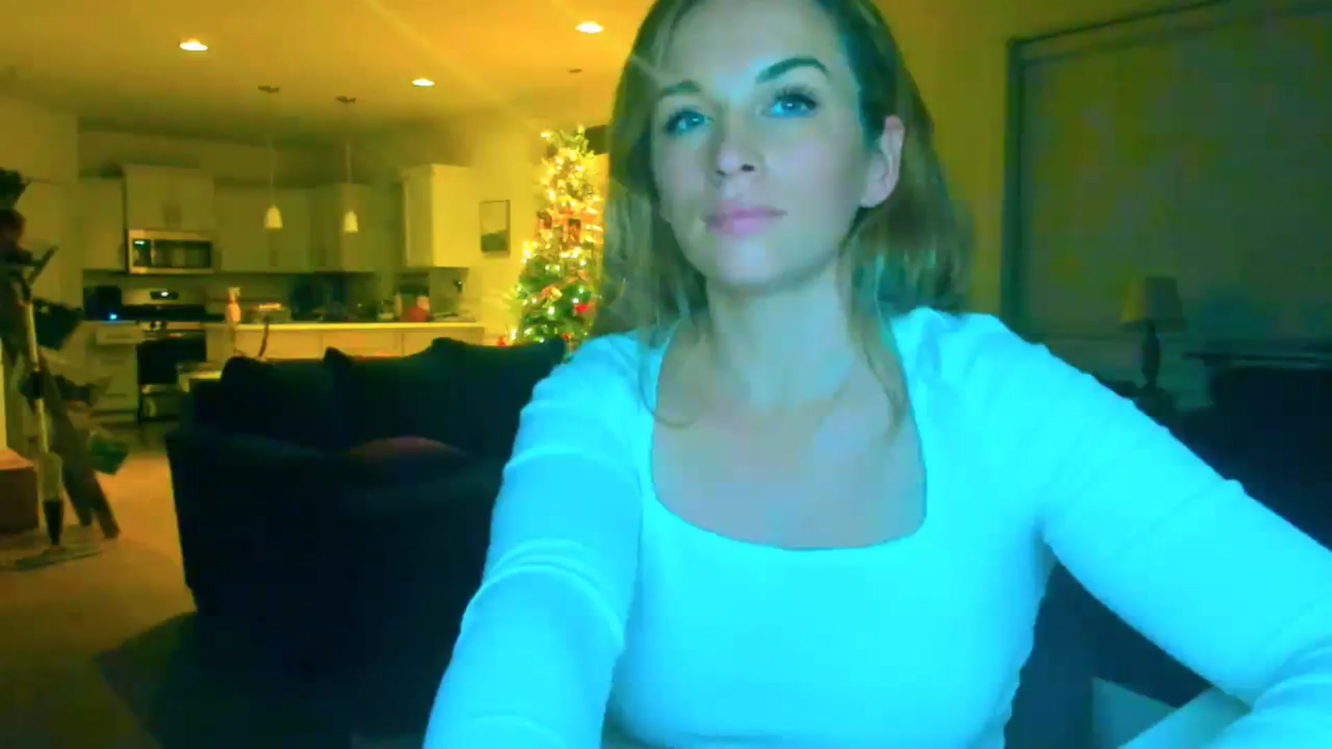 Gallery image thumbnail from adrey_'s myfreecams stream on, 12/28/2023, 04:57 image 17 of 20