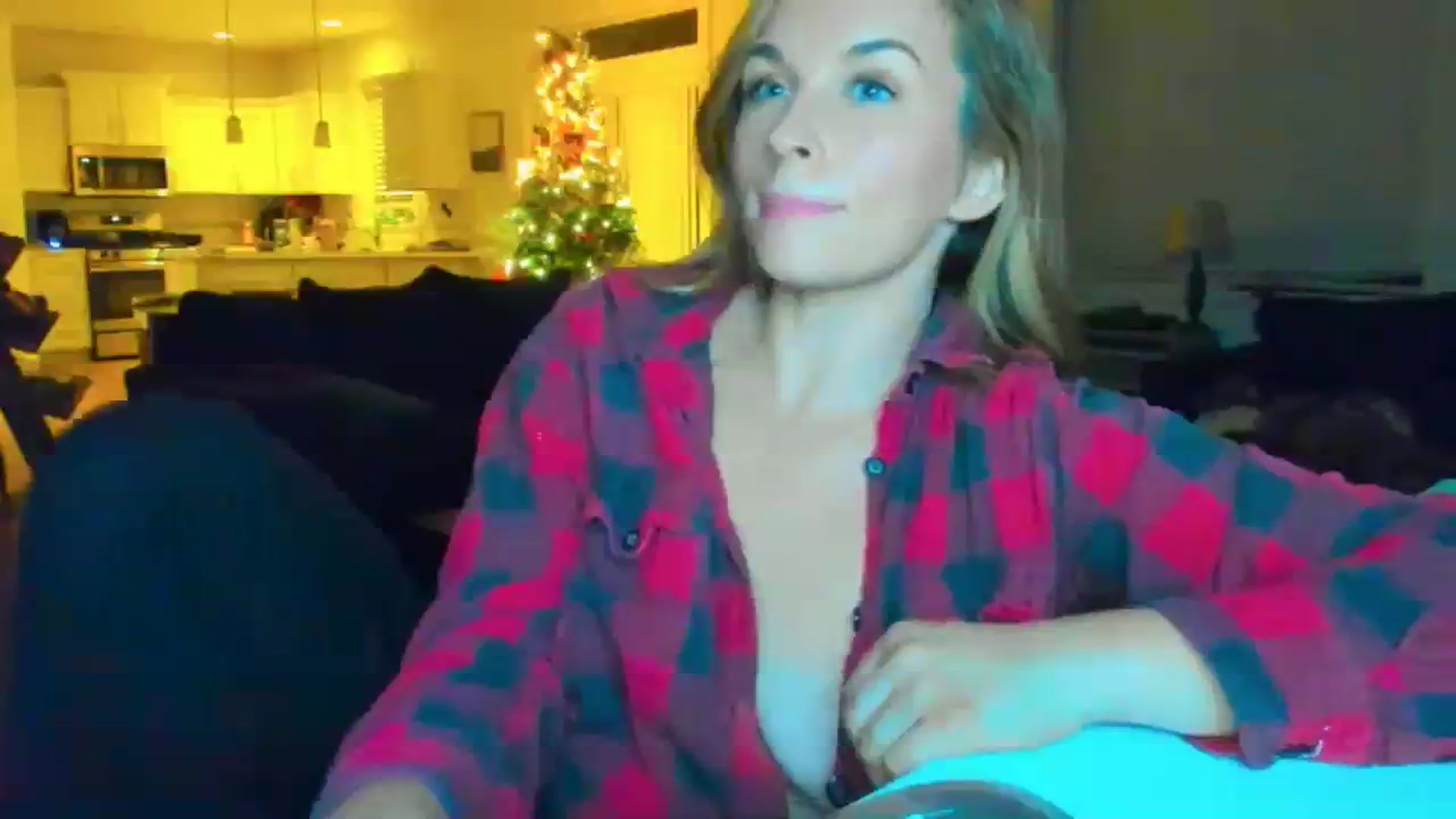 Gallery image thumbnail from adrey_'s myfreecams stream on, 12/29/2023, 04:19 image 17 of 20