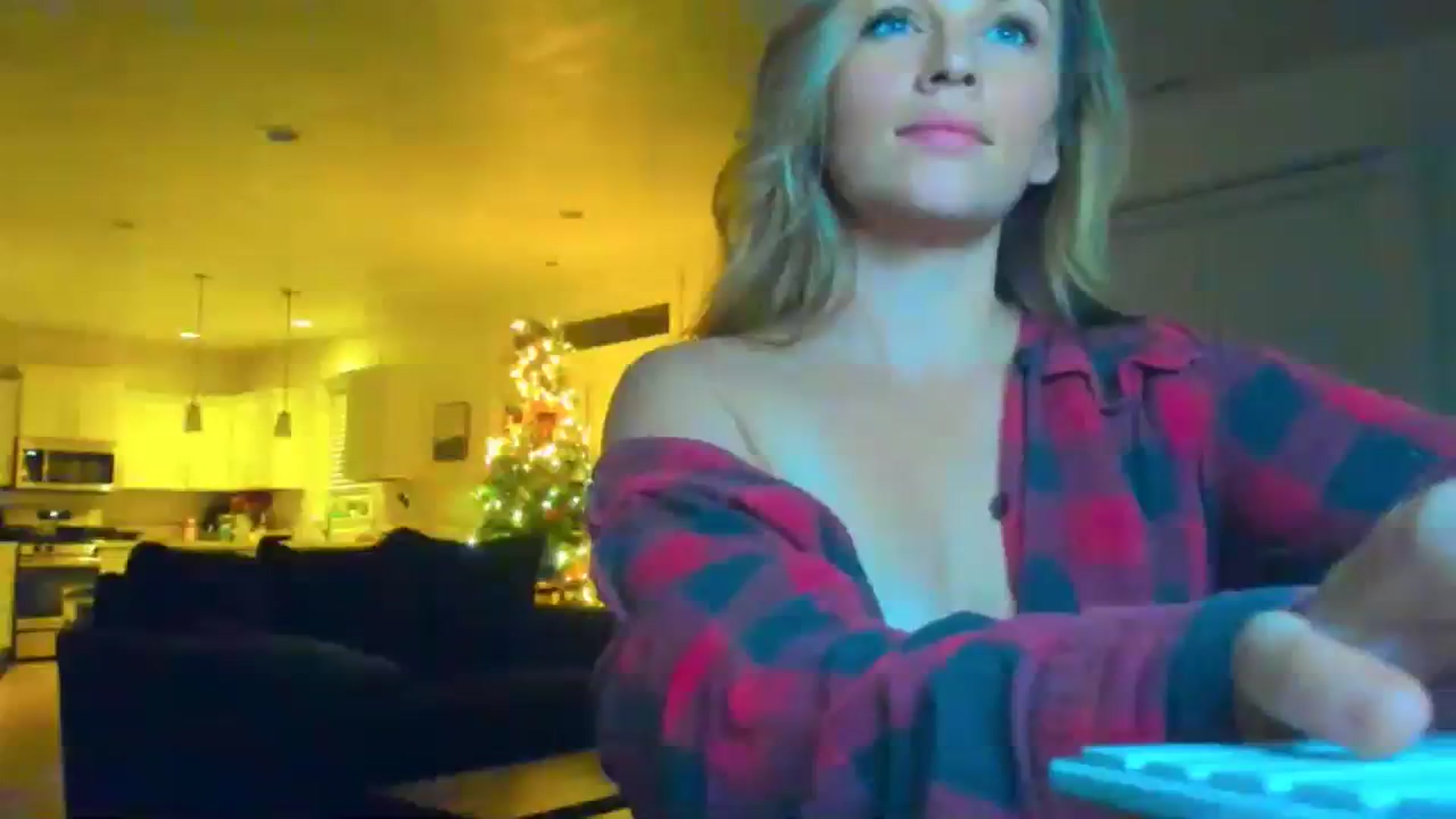 Gallery image thumbnail from adrey_'s myfreecams stream on, 12/29/2023, 06:02 image 16 of 20